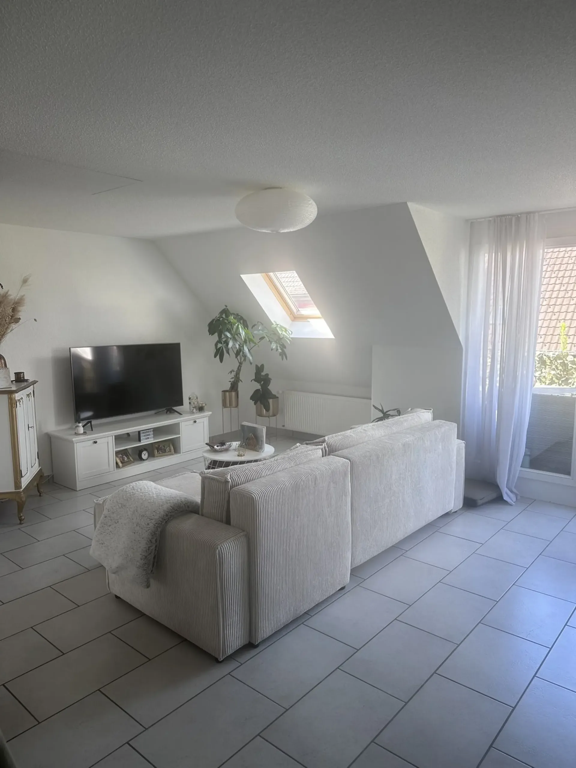 Wunderschöne 2.5 Zimmer-Dachwohnung zu vermieten