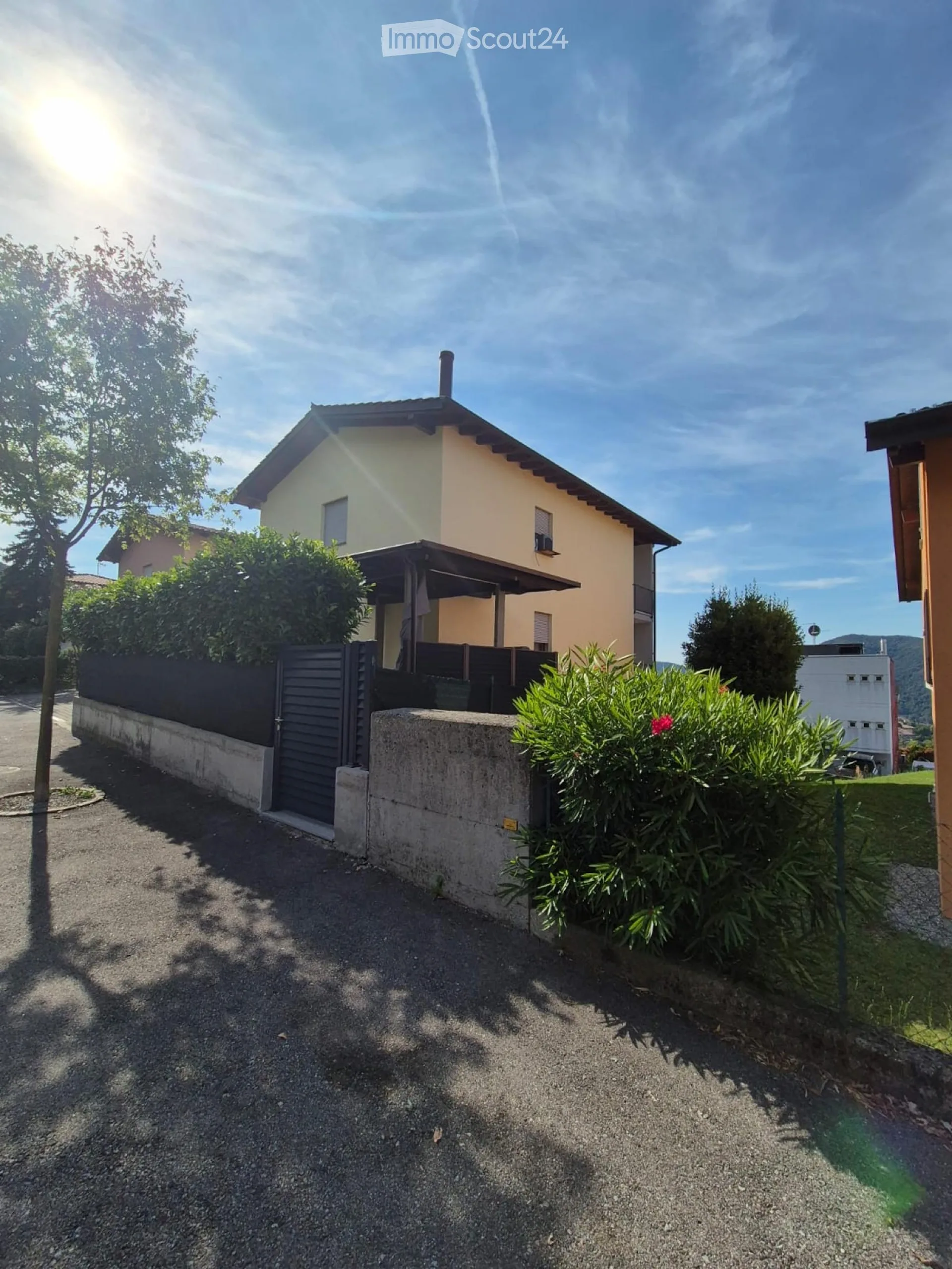 Casa gemella uni-bifamiliare con giardino e vista