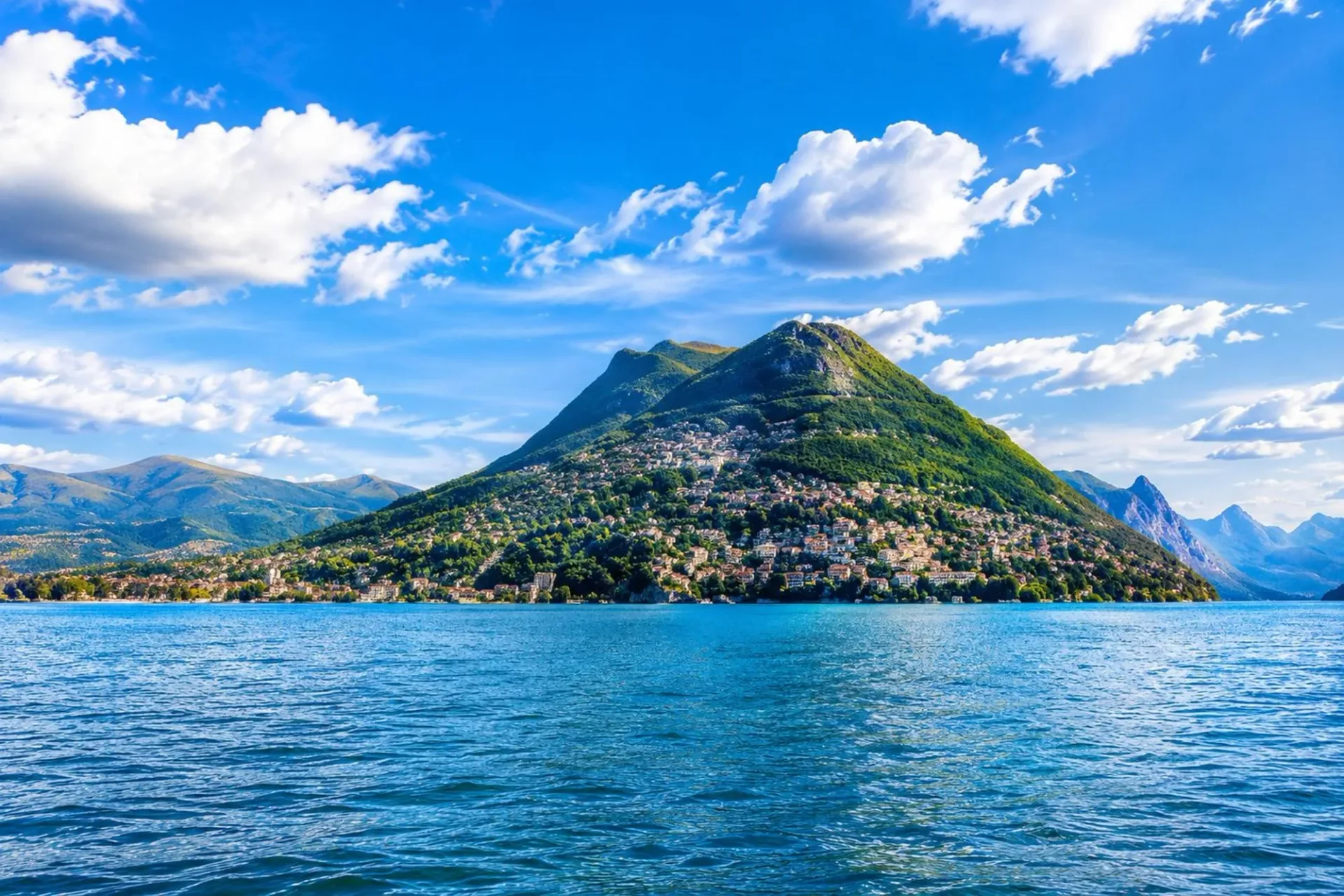 Villa indipendente con vista lago e grande potenziale a Ruvigliana