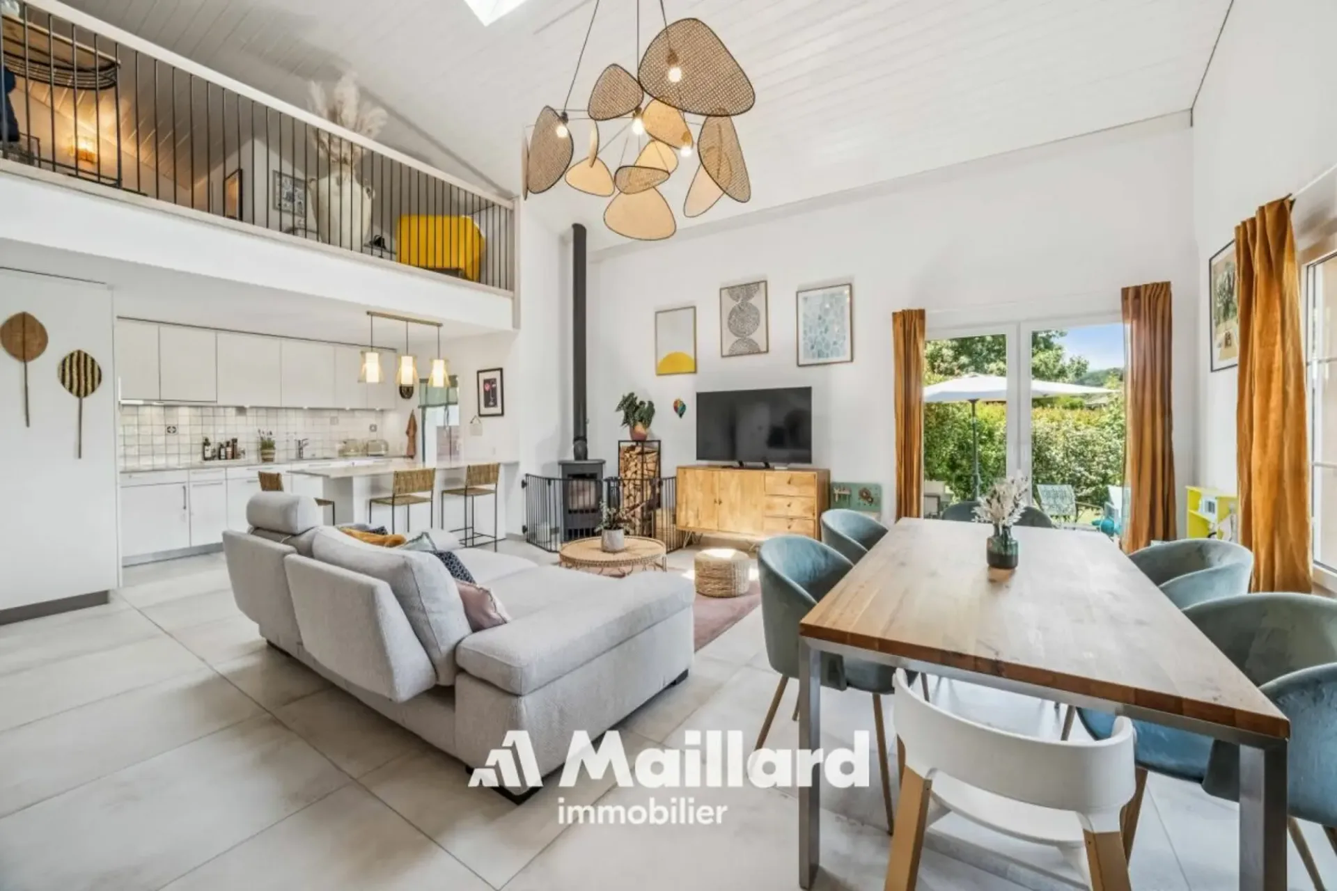 Villa-Wohnung mit großer Terrasse und Garten