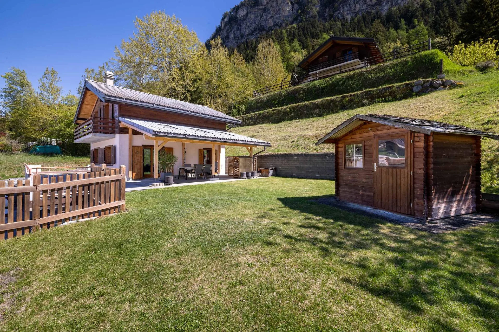Charmant chalet sur 3 niveaux avec vue dégagée