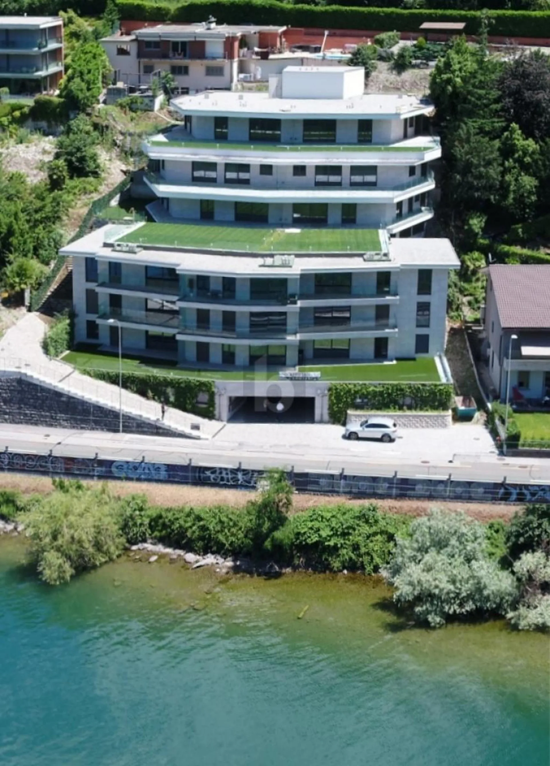 Modern und geräumig mit großem Garten