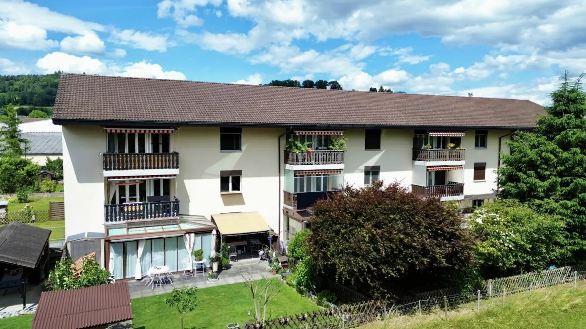 Luce, pace e qualità della vita - vivere con balcone nel verde