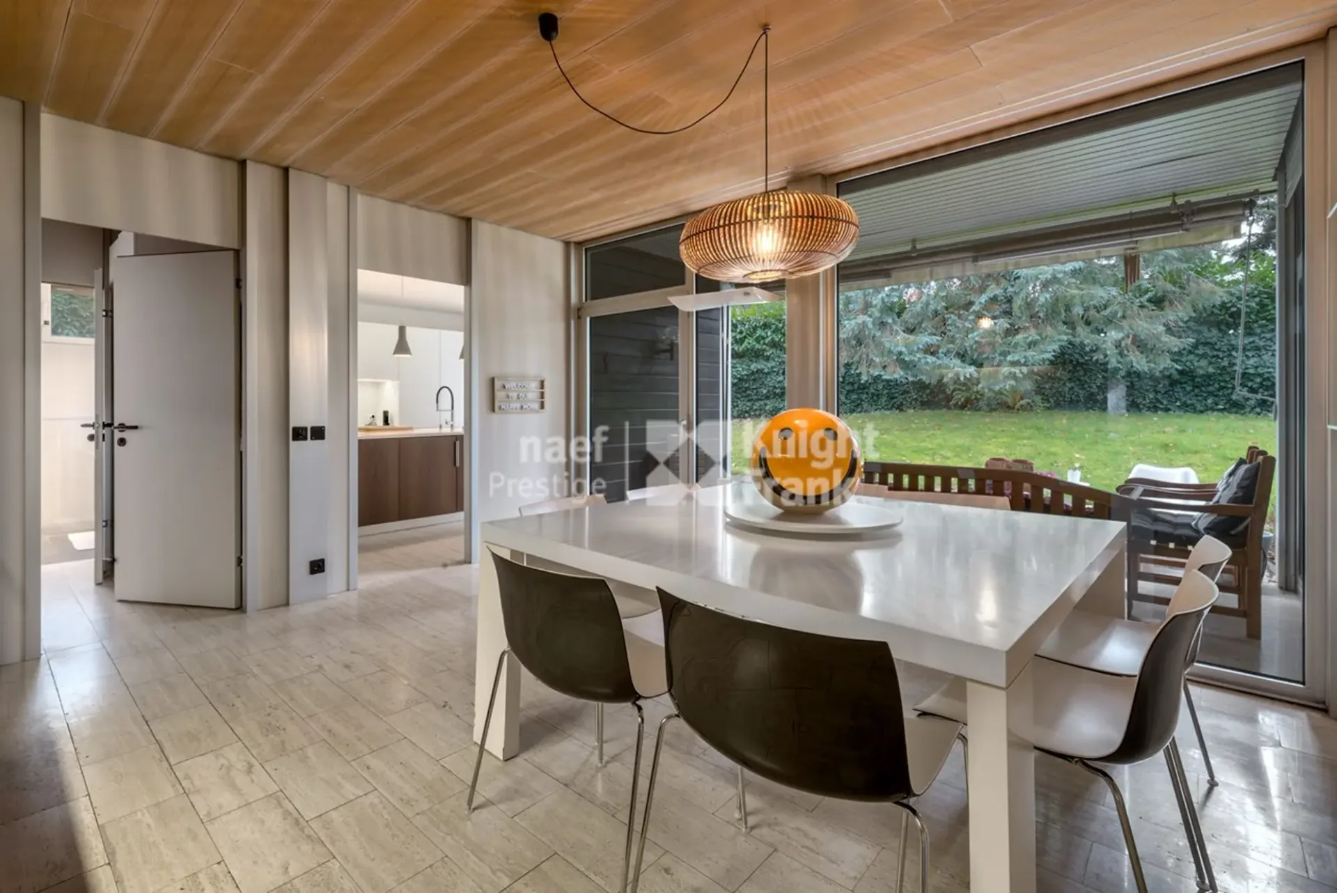 Maison d'architecte de 3 logements avec piscine extérieure à vendre à Chernex / Montreux
