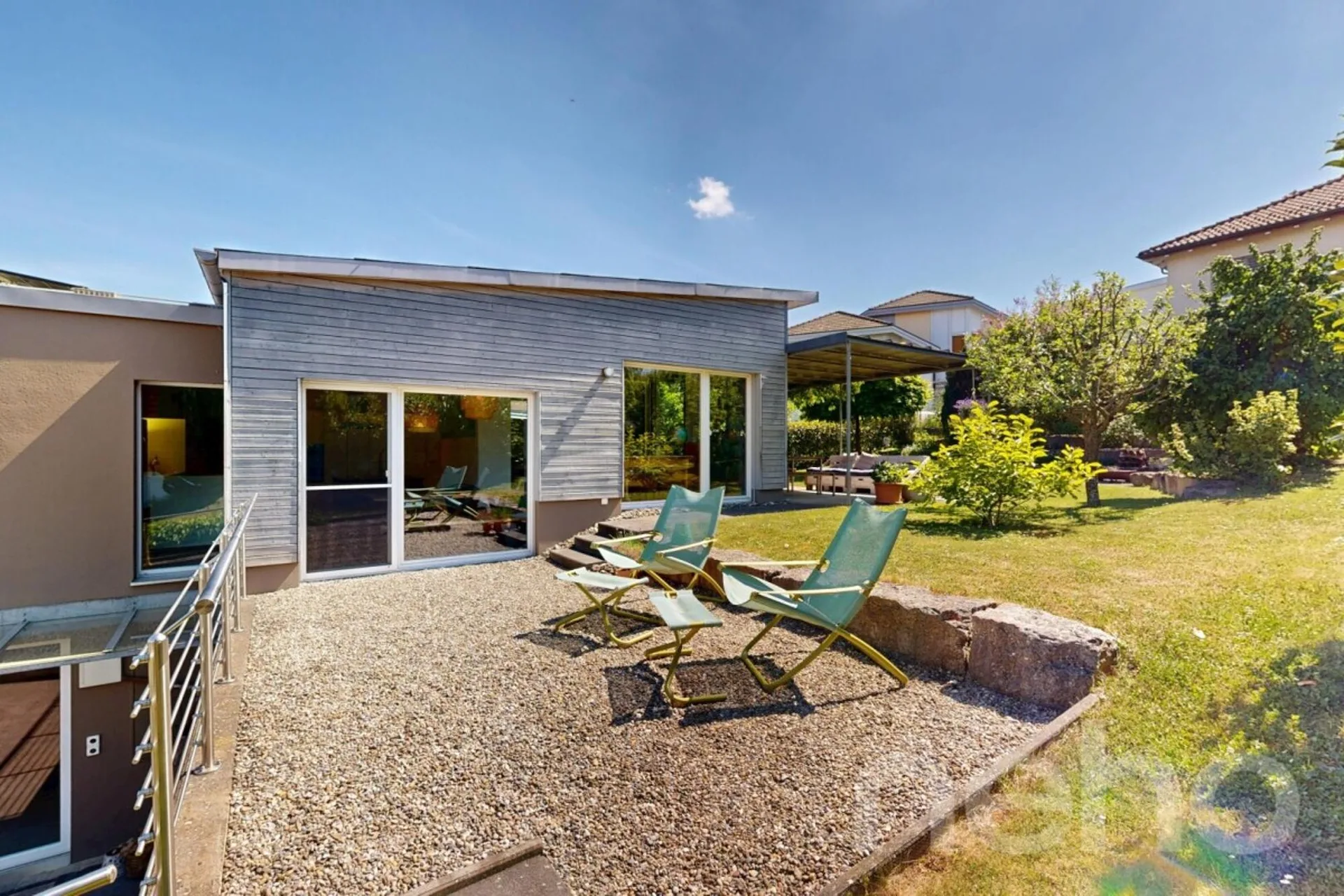 Top gepflegtes 5.5-Zimmer-EHF mit schönem Garten in 8213 Neunkirch