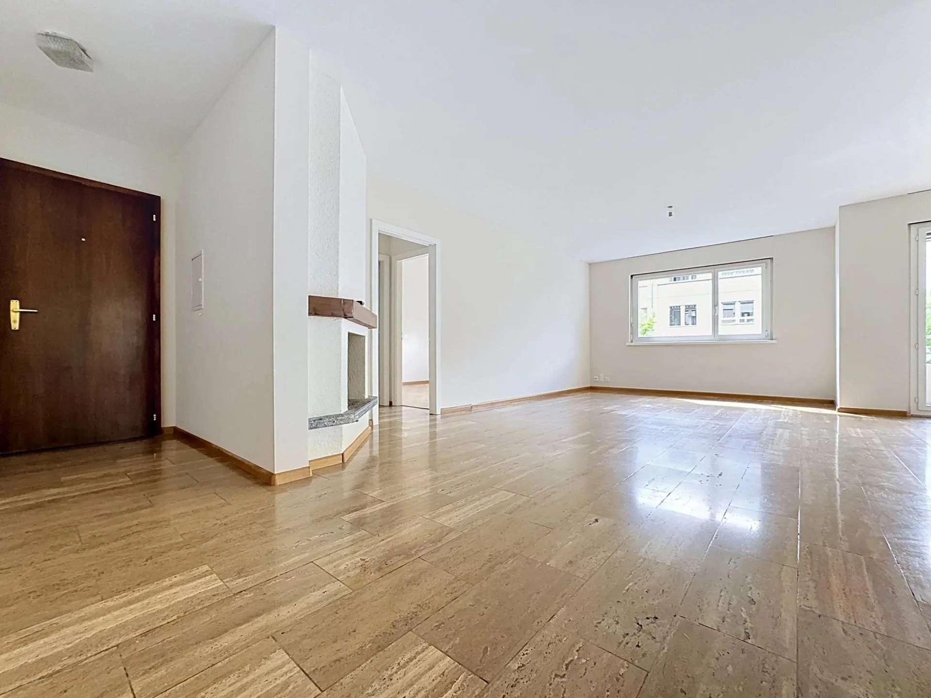 Geräumige 6.5-Zimmer-Wohnung mit Balkon und schöner Helligkeit in Sion