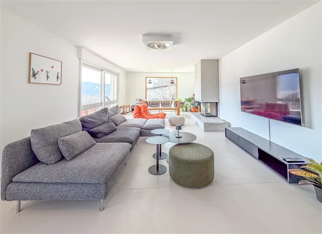Wunderschöne renovierte 2-Zimmer-Wohnung mit herrlichem Blick