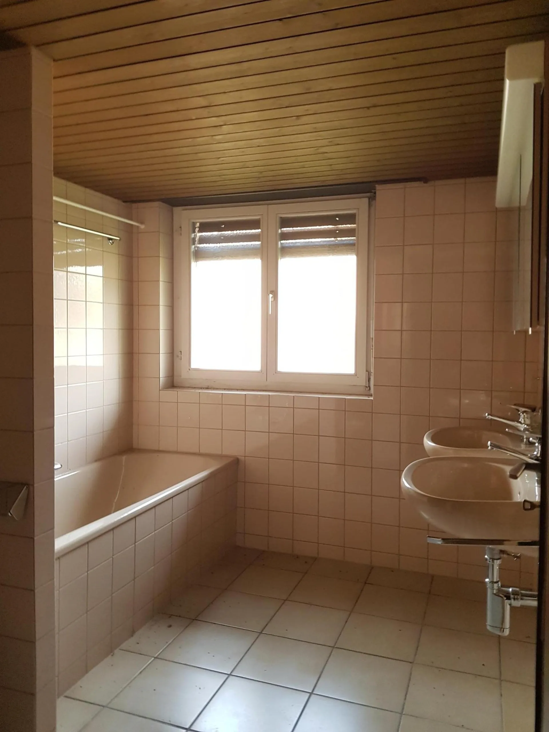 Appartement spacieux 4.5 pièces avec balcon et belle vue à Bubendorf