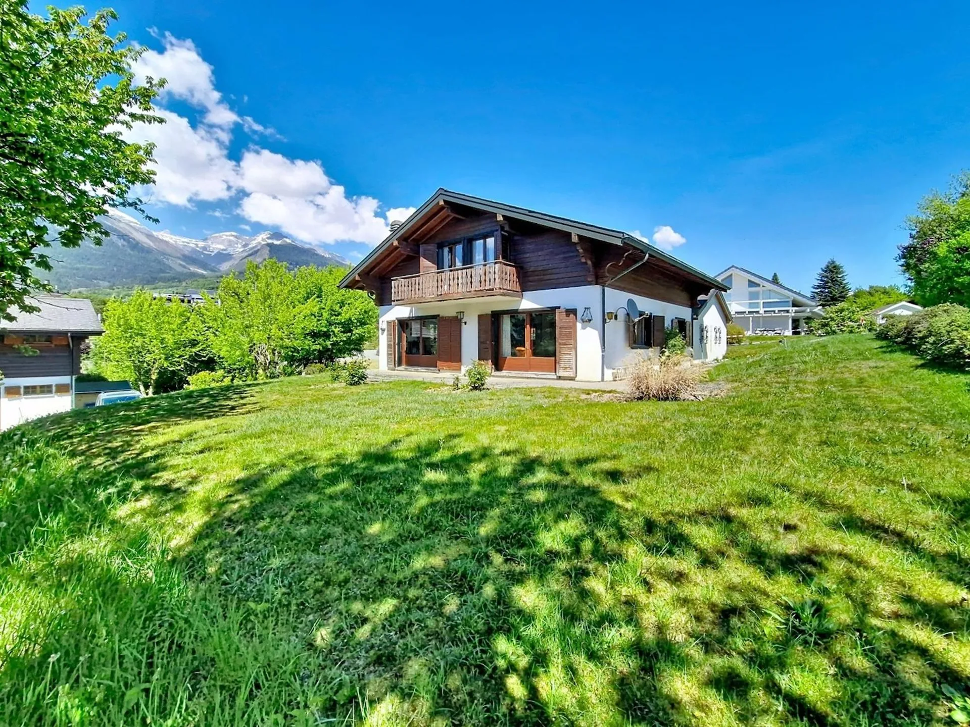 Grimisuat – Villa di 5,5 locali con 255 m² di superficie abitabile su un terreno di 830 m² con garage e posti auto