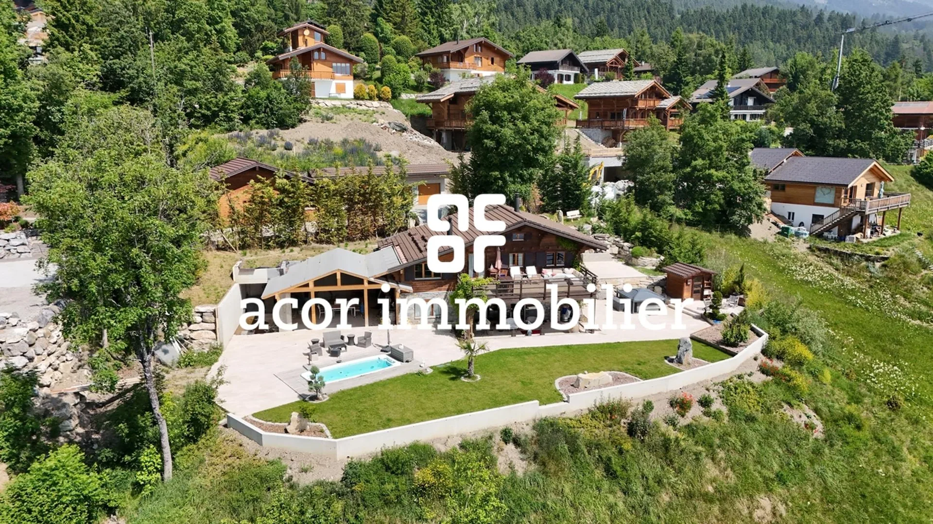 Propriété d'exception - Chalet avec parcelle attenante & potentiel!