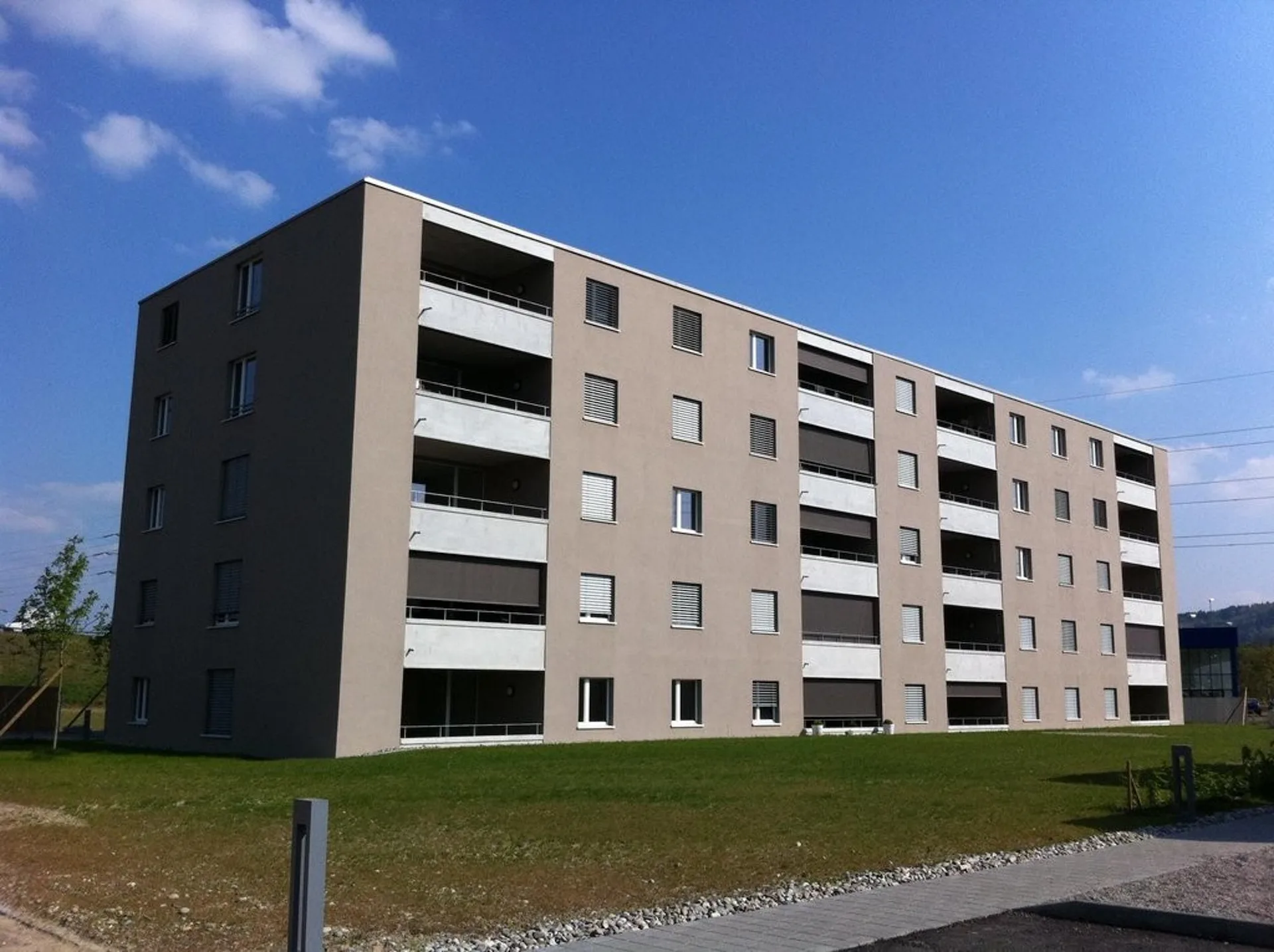 einzigartig, grosszügig, schön, modern - 2.5 ZWG per 01.07.2026