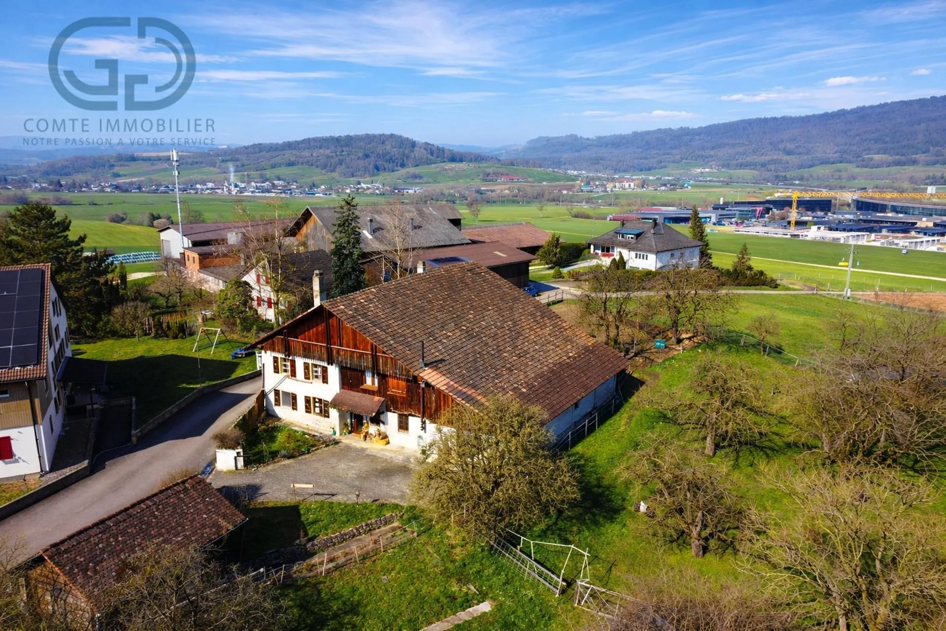 Bauernhof mit 2 Wohnungen, Stall und Grundstück