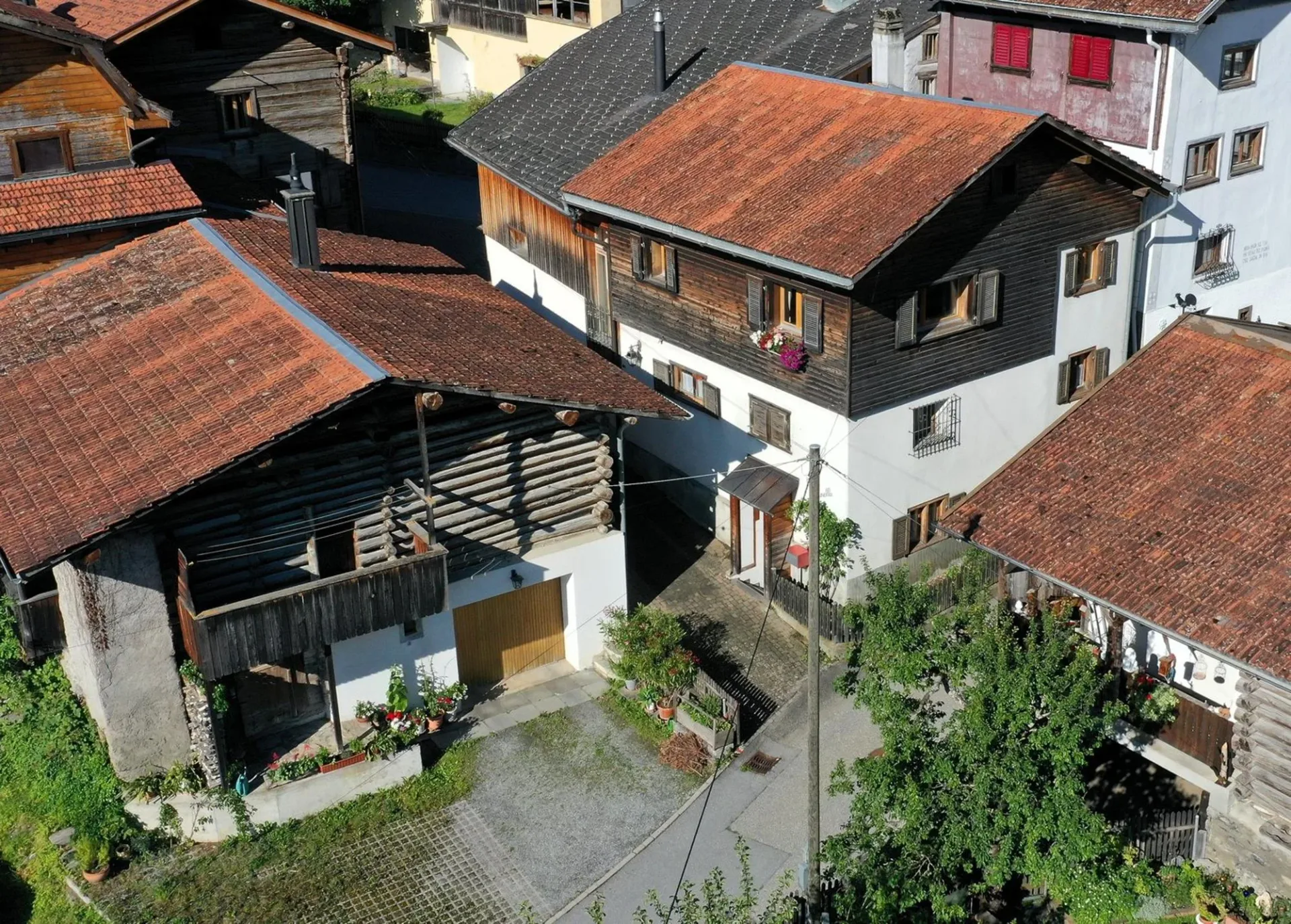 Trin Digg - 6.5-Zimmer-Einfamilienhaus mit Stall/Garage und Gartengrundstück (Bauland)