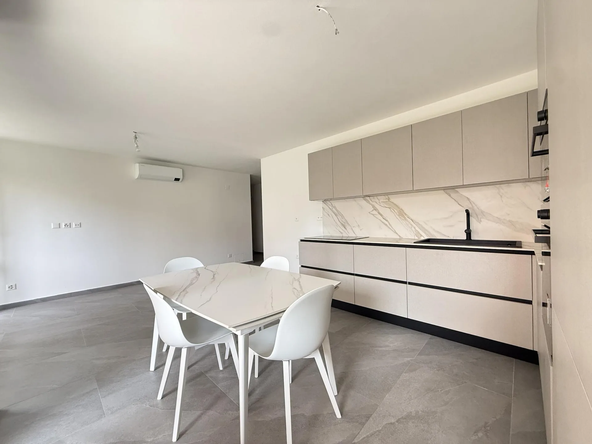 Beautiful 3.5 rooms like new with terrace in Mendrisio