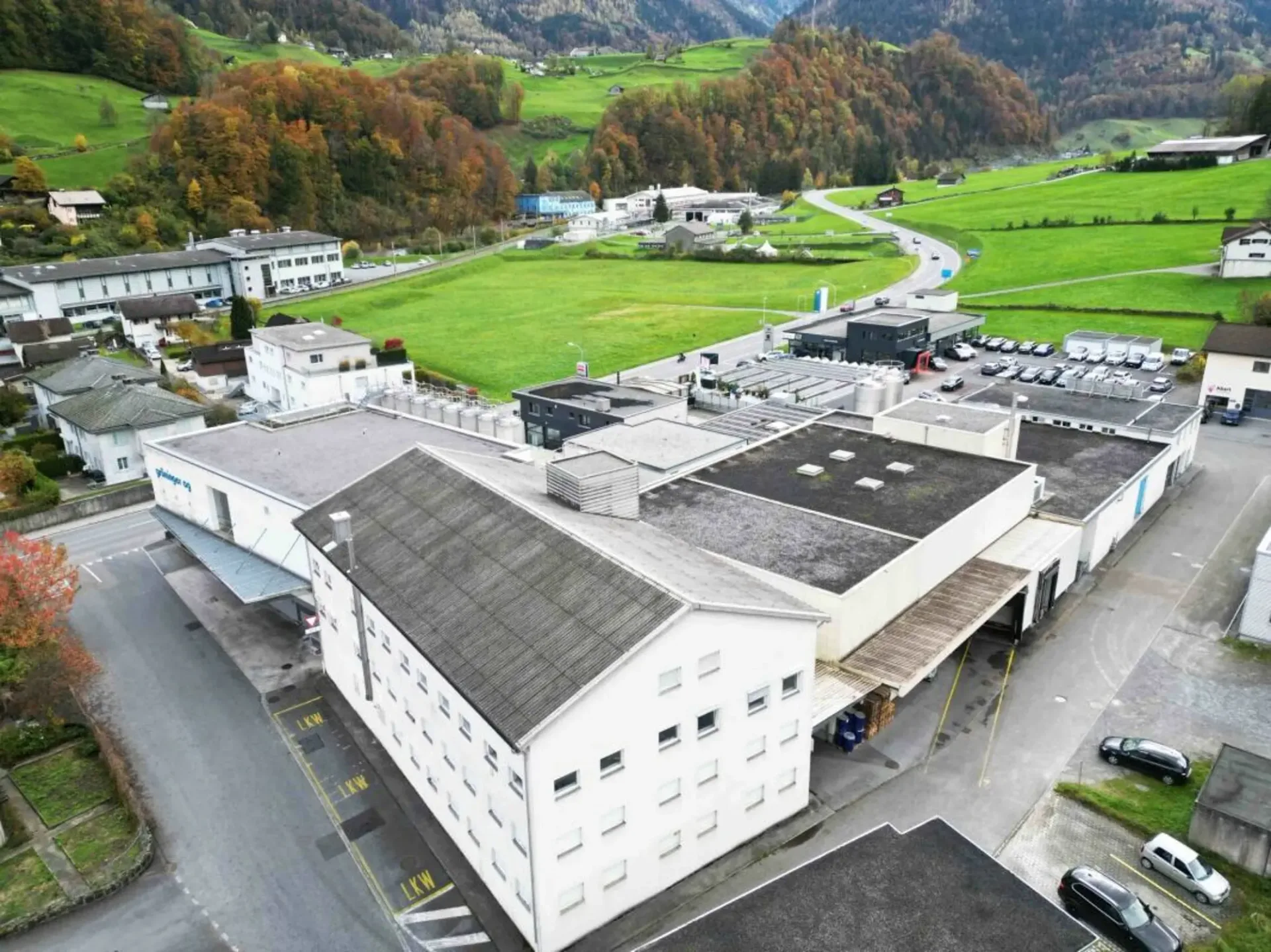 Industrie- und Gewerbegebäude West in Mitlödi GL