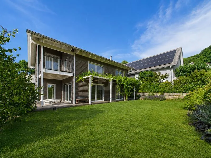 NACHHALTIG, MIT SMART-HOME UND SOLARANLAGE