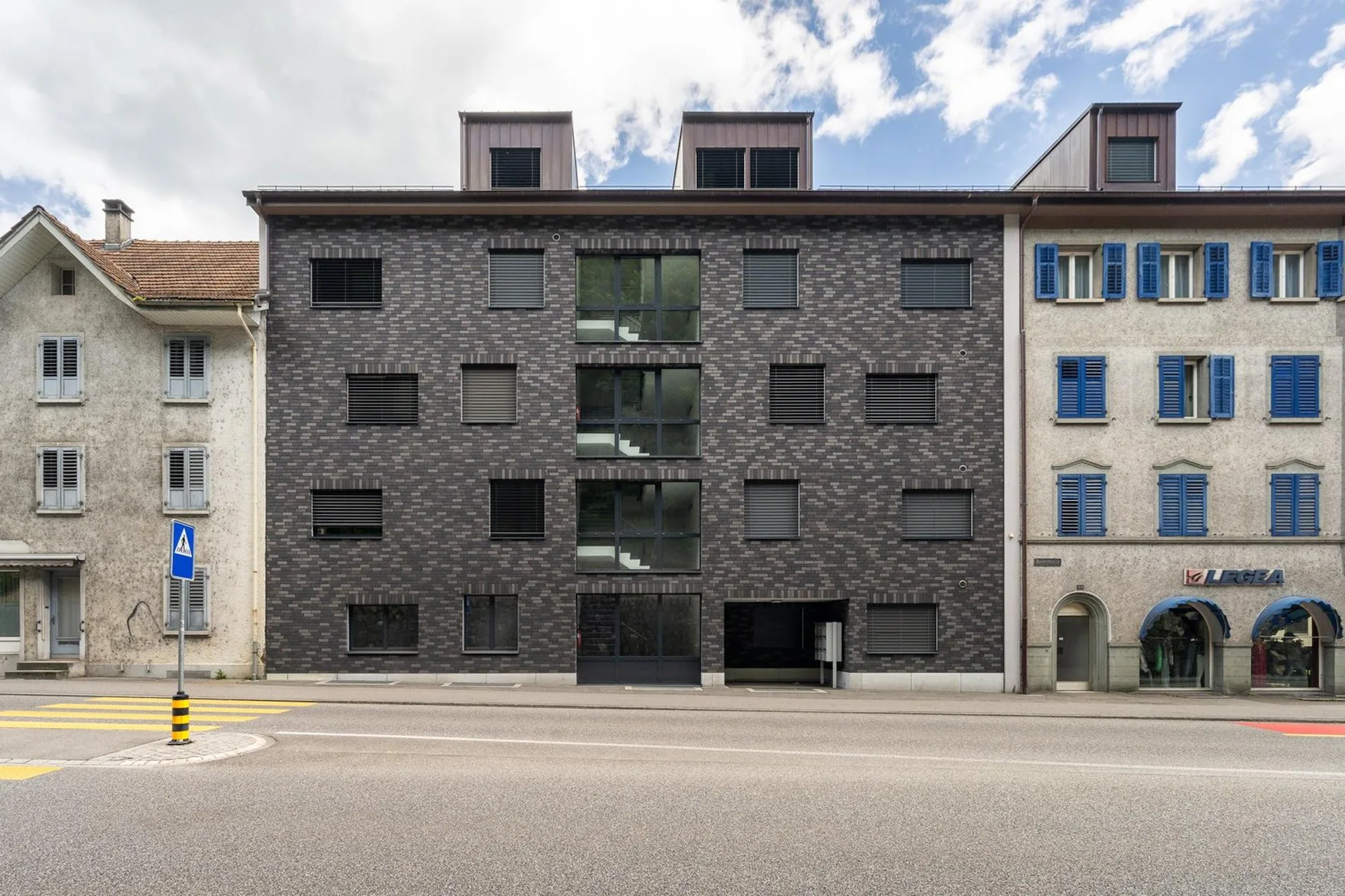 Top zentral gelegene 2 1/2-Zimmerwohnung mit grossem Balkon