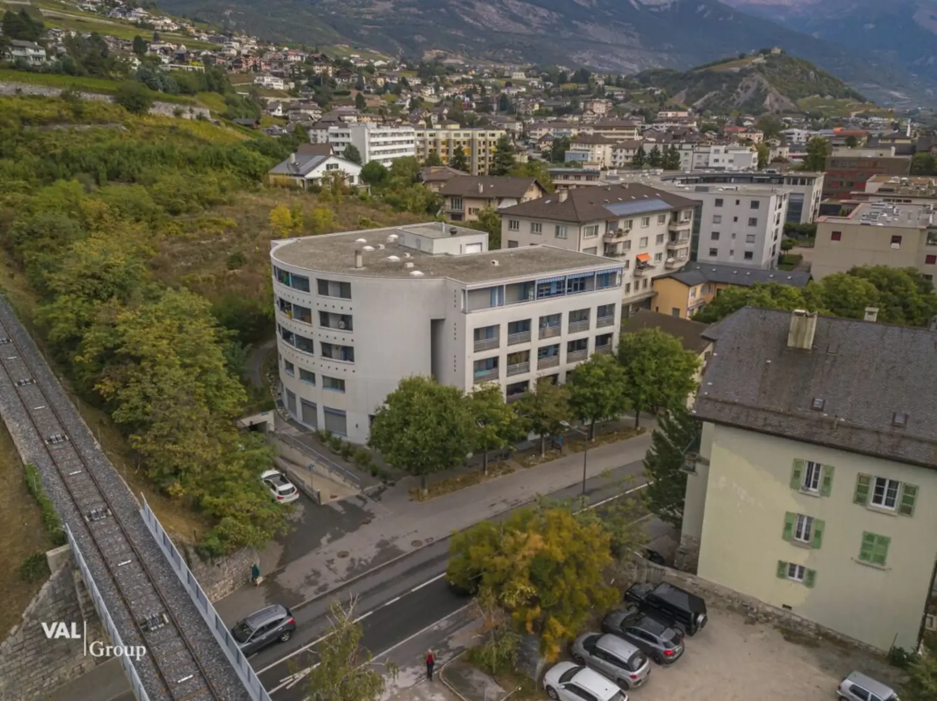 Charmanter Immobilienbesitz mit 3 Räumen für verschiedene Nutzungen