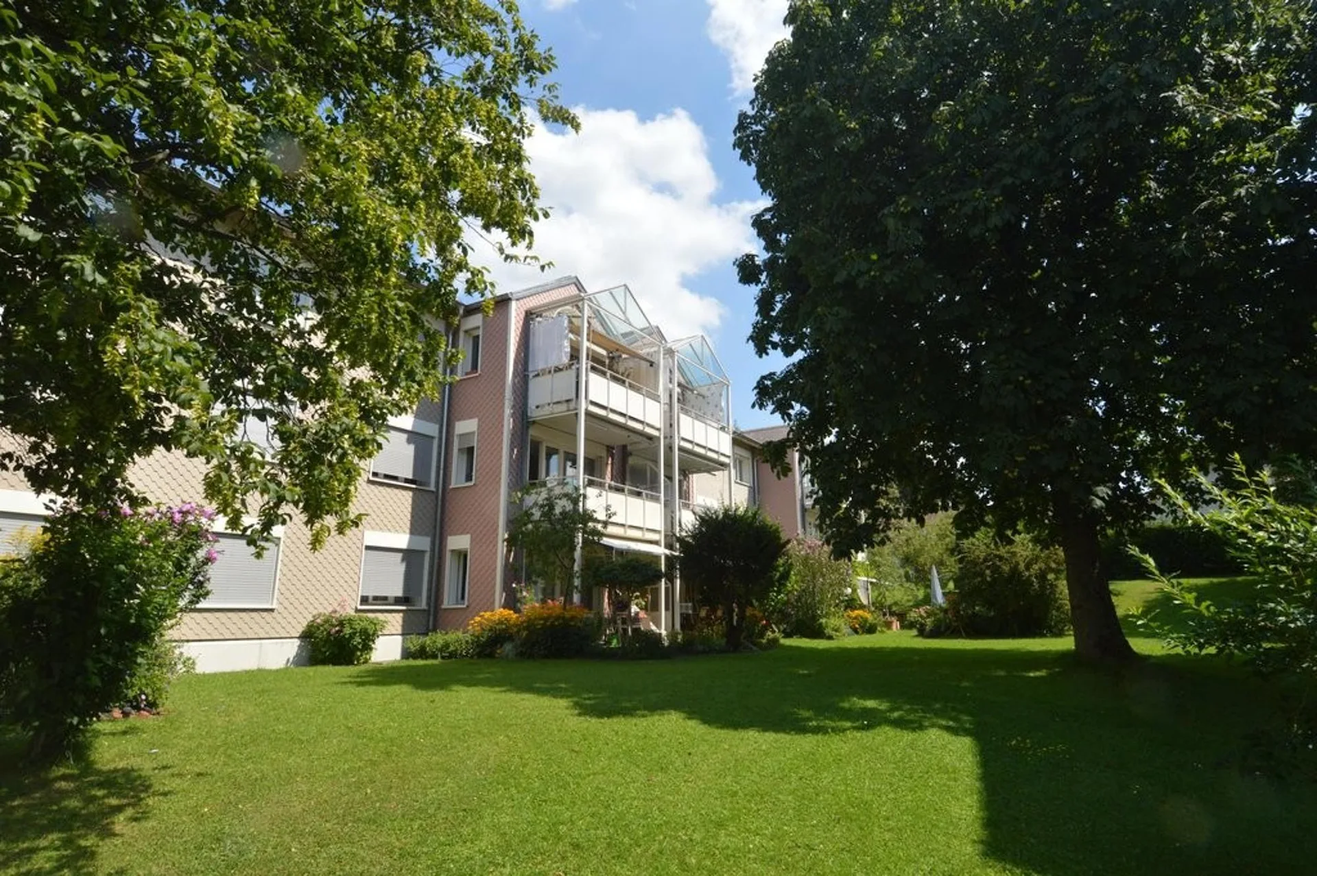 Vivre sur la rive ensoleillée de Zurich