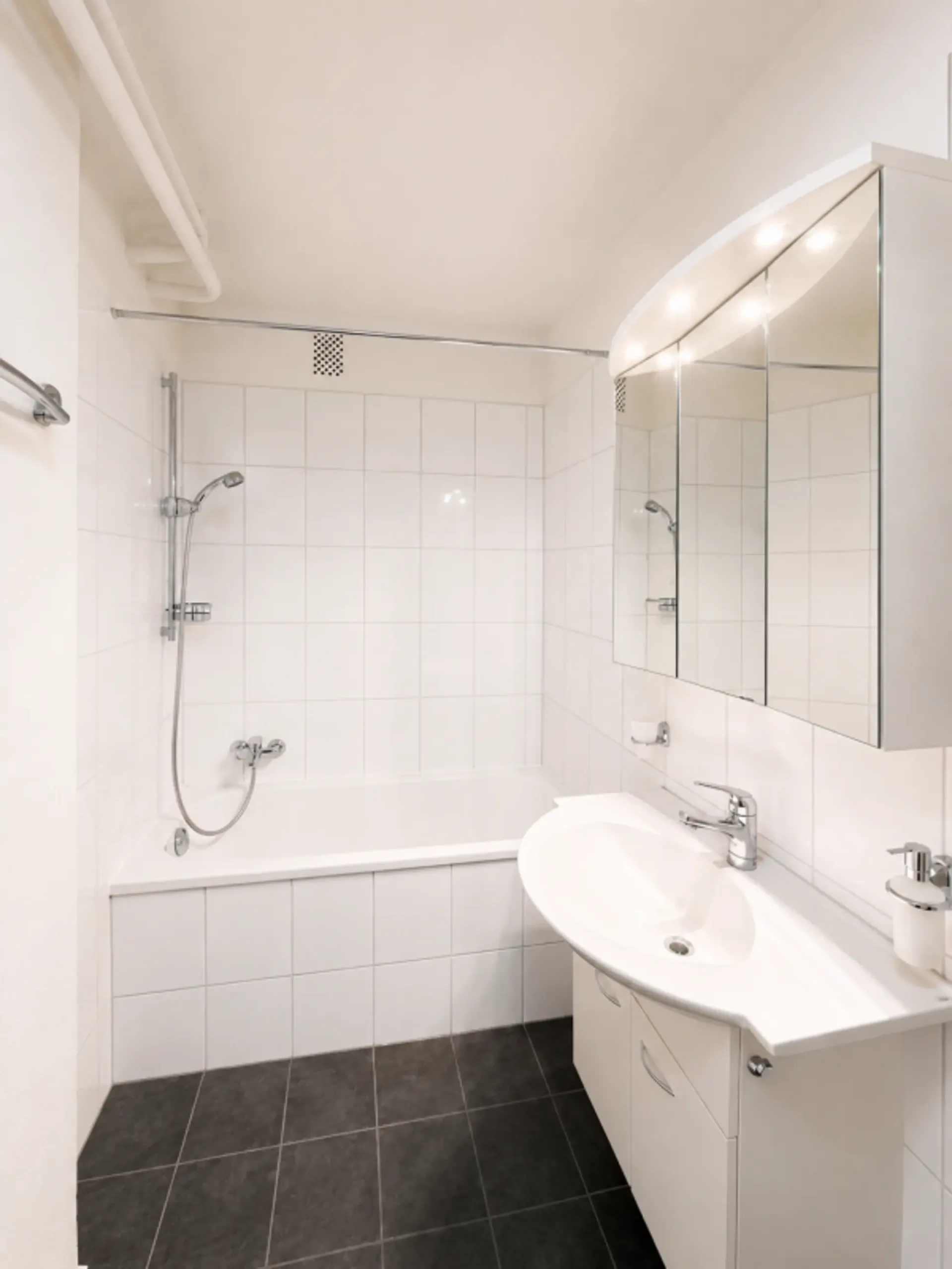 Charmante 3.5 Zimmer-Altbau-Wohnung im Zürcher Kreis 6