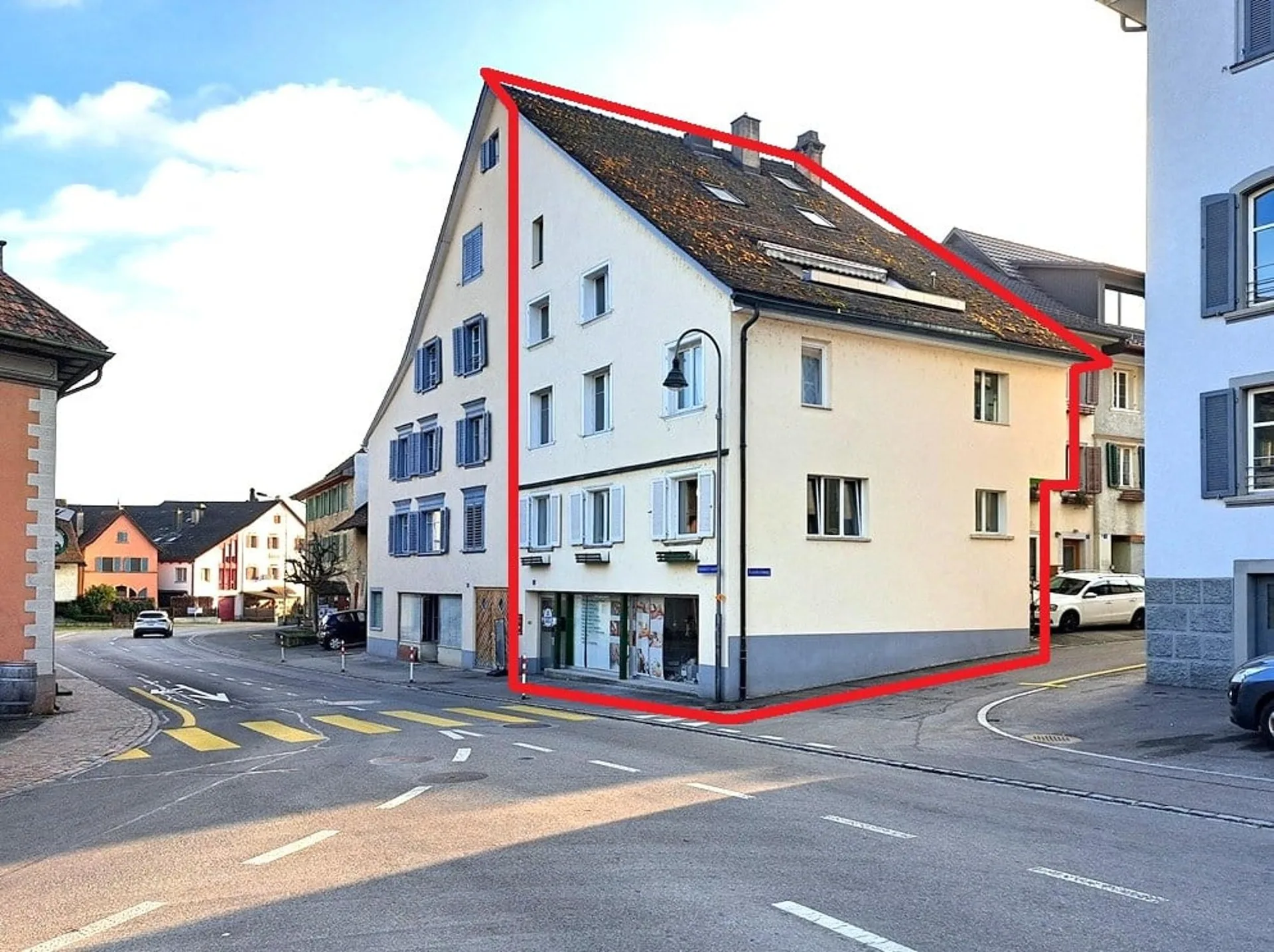 Maison multifamiliale d'angle avec 2 appartements plus 1 atelier en centre-ville