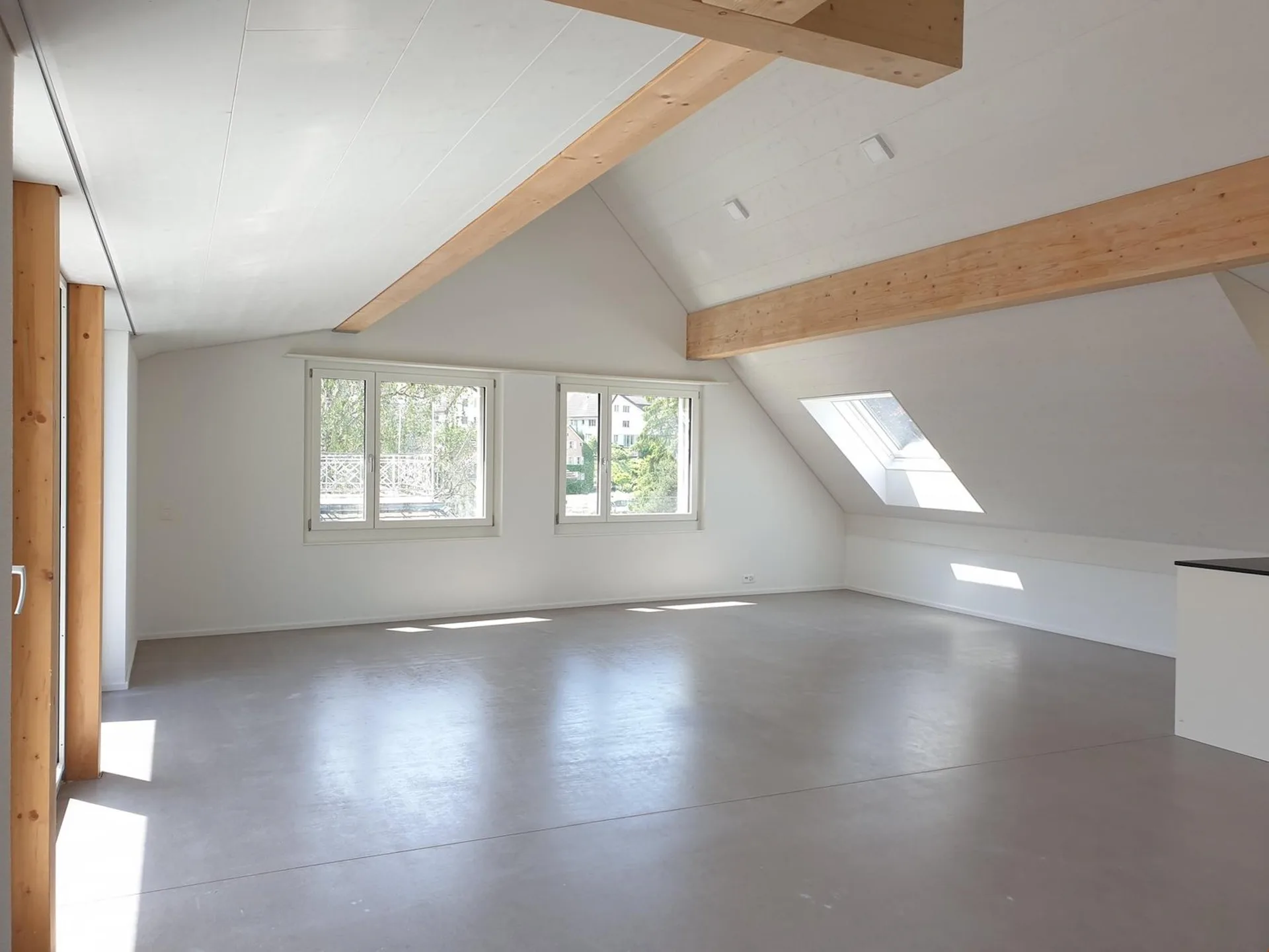 Appartamento mansardato originale di 3,5 locali Ovest – 92,81 m2