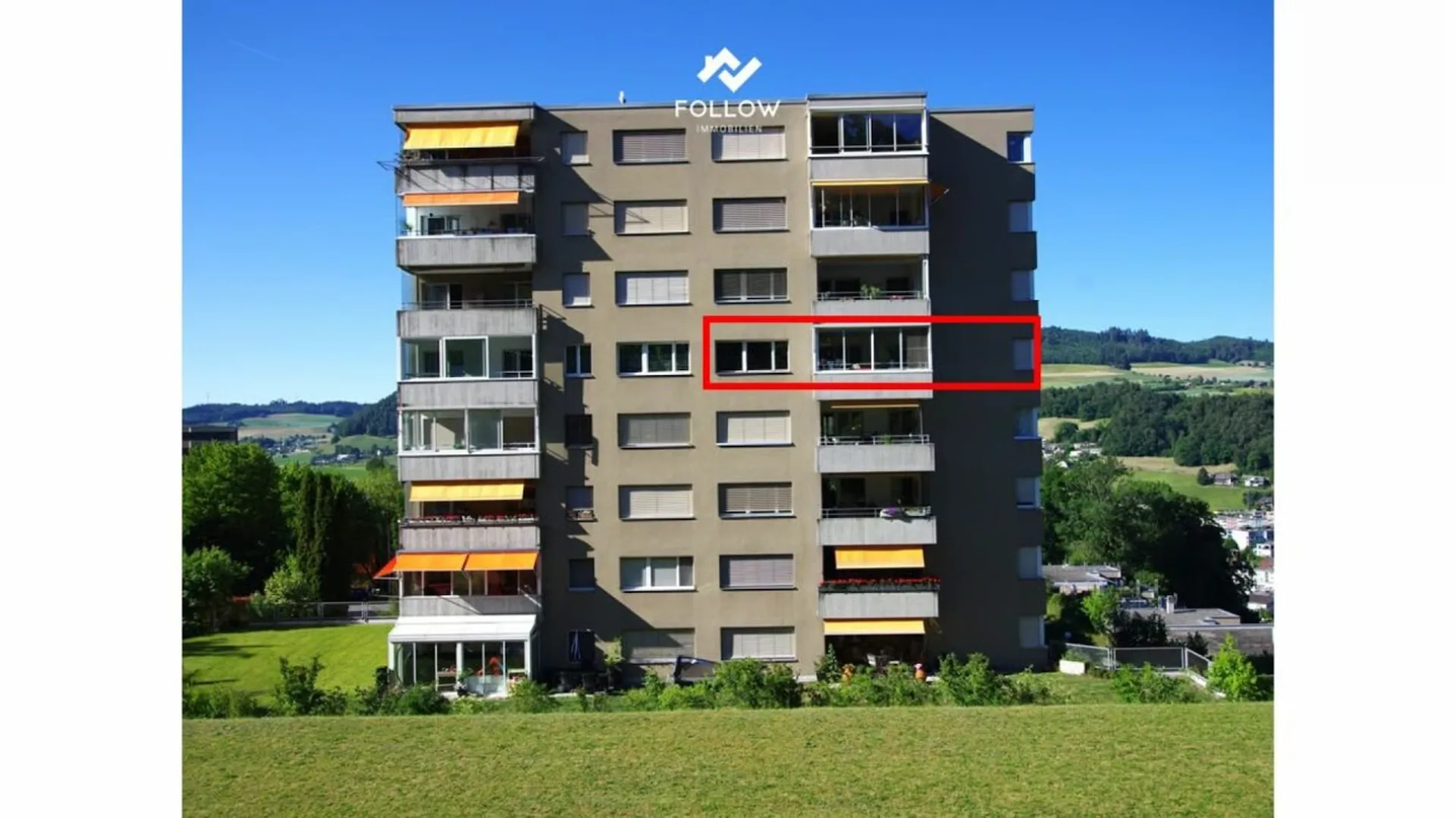 Grosse und familienfreundliche 3,5 Zimmer Eigentumswohnung mit Balkon und Einstellhallenplatz