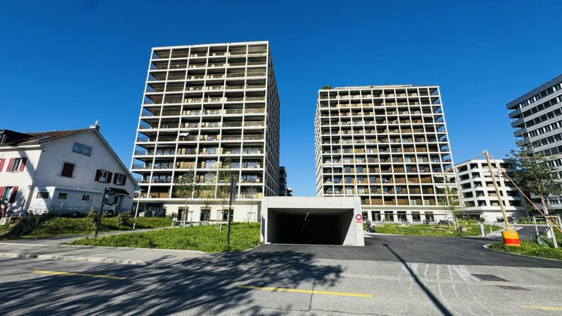 Moderner Neubau-Gewerberaum in Aesch - 104 m², repräsentativ, ab sofort verfügbar