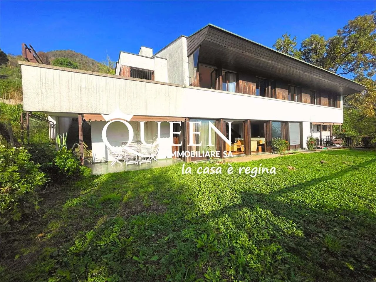 Morbio Inferiore: villa 10.5 loc., 513 mq, da ristrutturare, terreno,