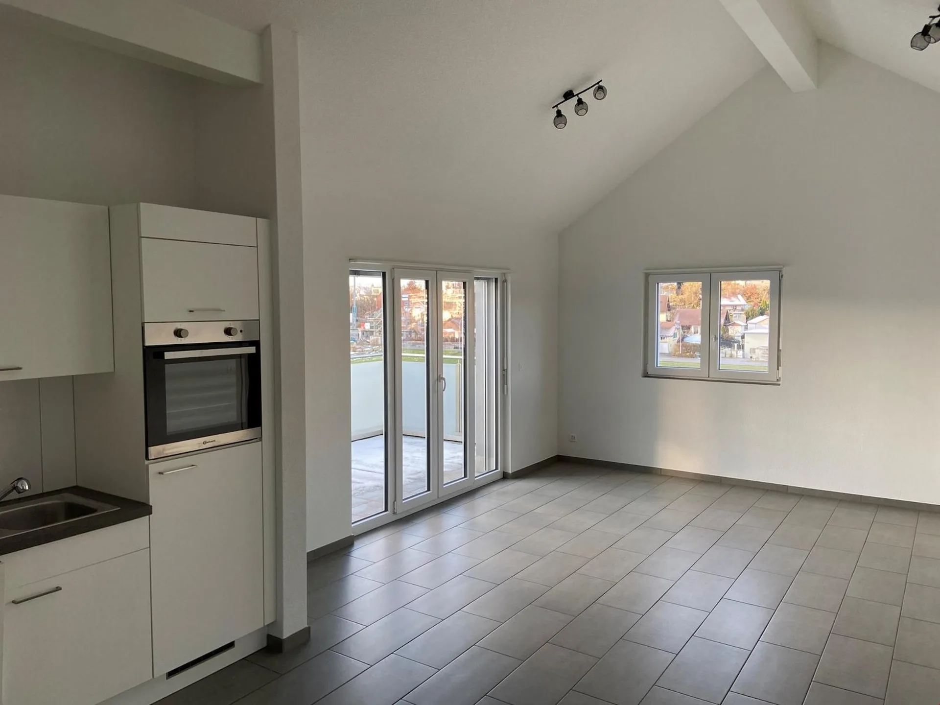 Charmante 3.5-Zimmer-Dachwohnung mit Terrasse und schöner Aussicht in Aarwangen