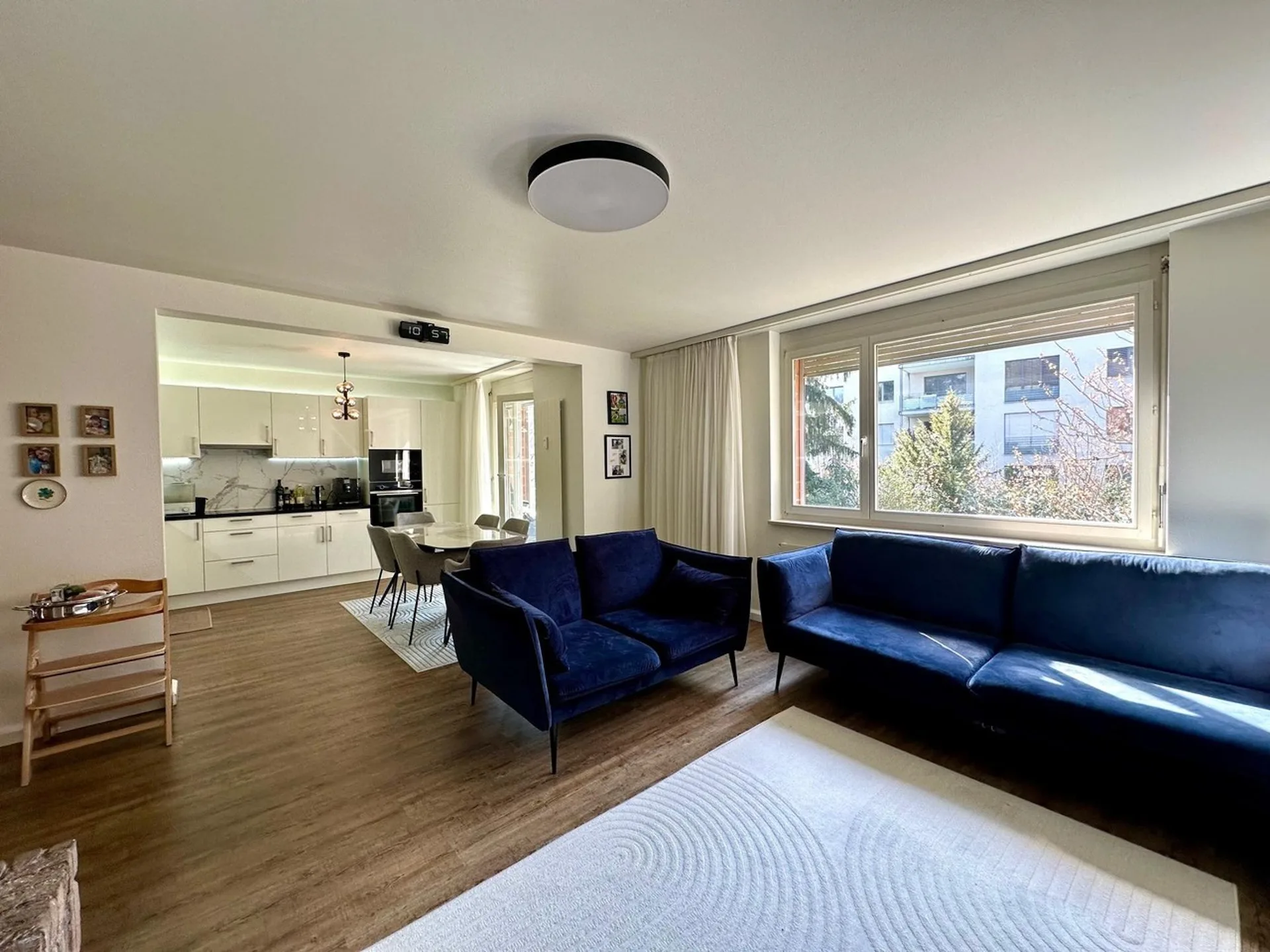 Gepflegte 4.5-Zimmer-Wohnung mit Balkon und Einstellhallenplatz