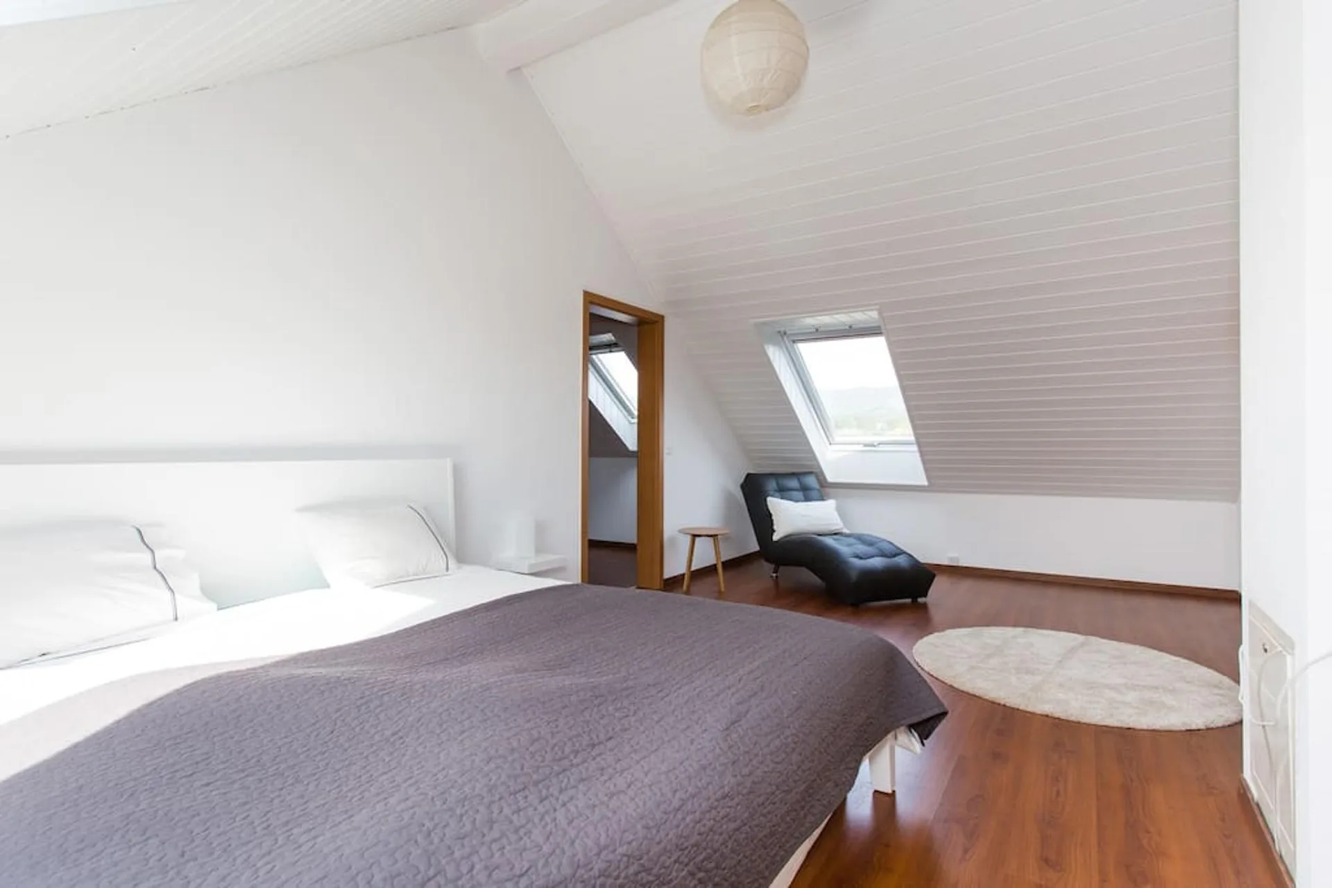 Prächtiges möbliertes Zimmer mit Ankleide und eigenem Bad