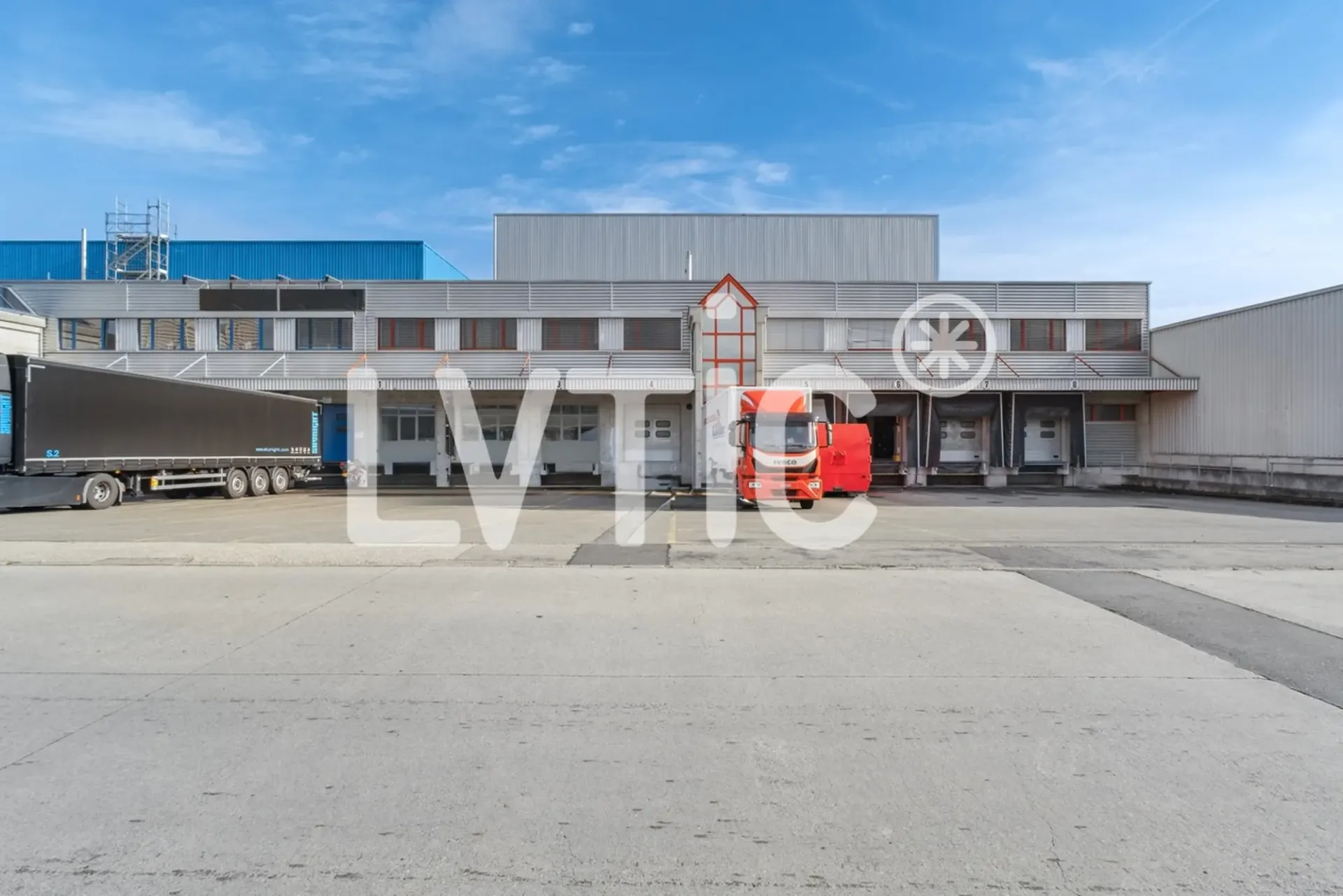 Lagerfläche von 4000 m2, aufteilbar ab 2200 m2, zur Miete in Meyrin - Satigny