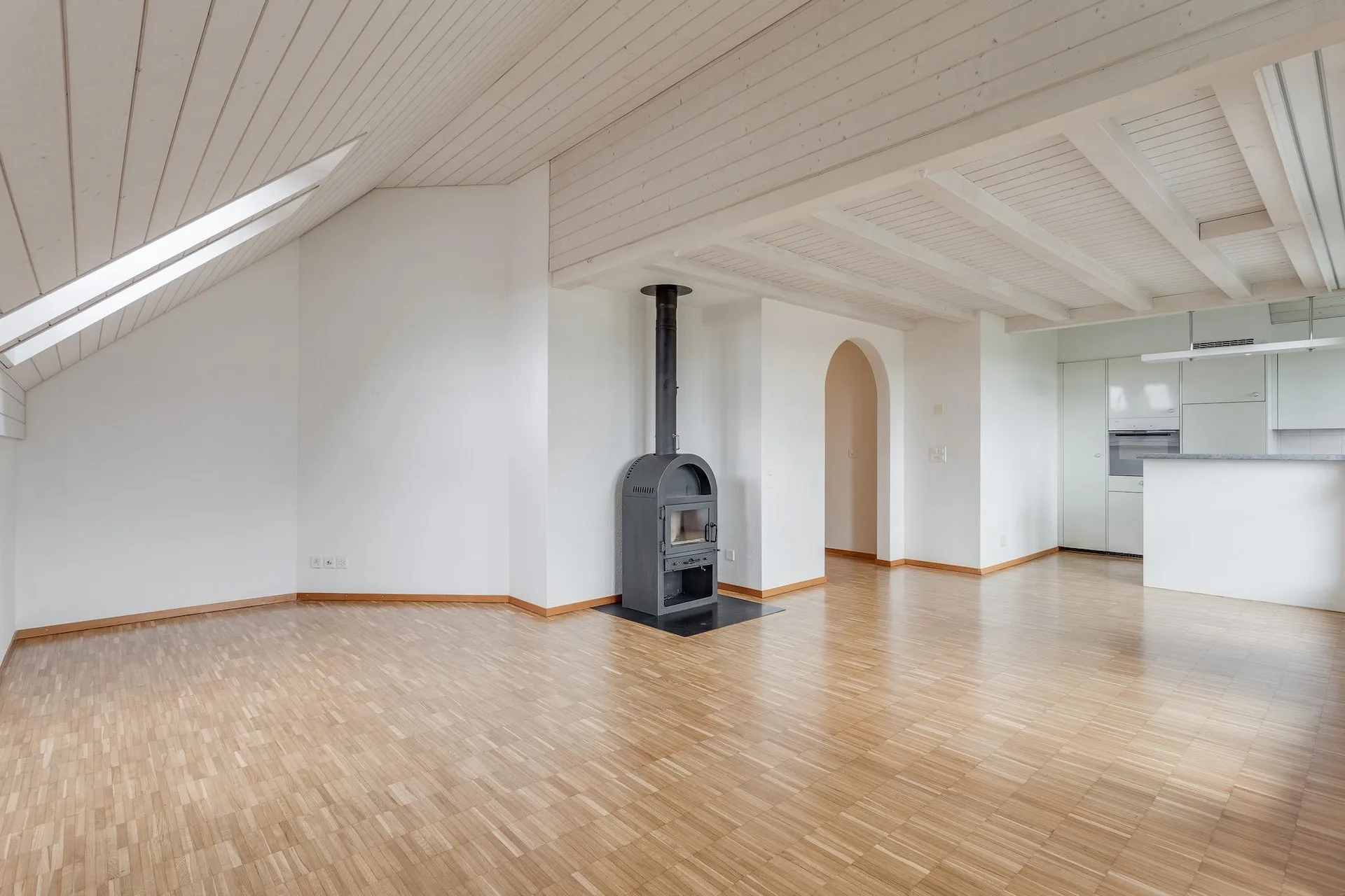 Mieten ohne Kaution - 2-stöckige Dachwohnung im Grünen