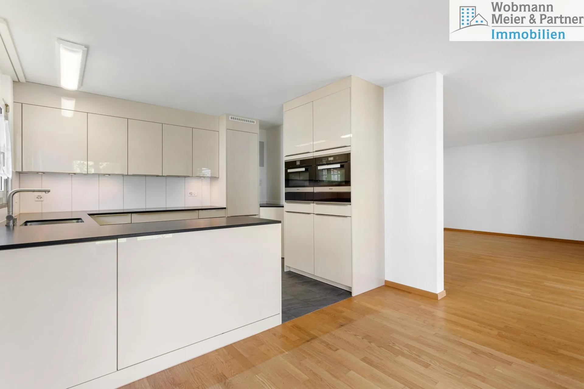 Grosse und moderne 2.5-Zimmer-Gartenwohnung mit Umschwung