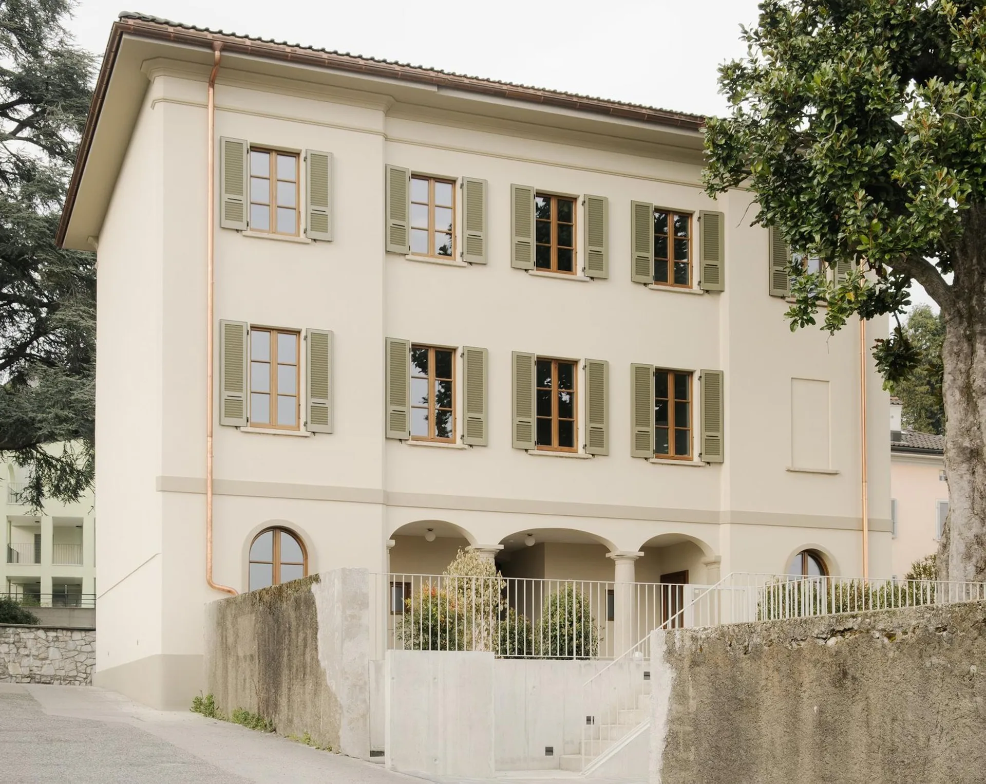 Elegante 4.5-Zimmer-Wohnung in einer komplett renovierten historischen Villa