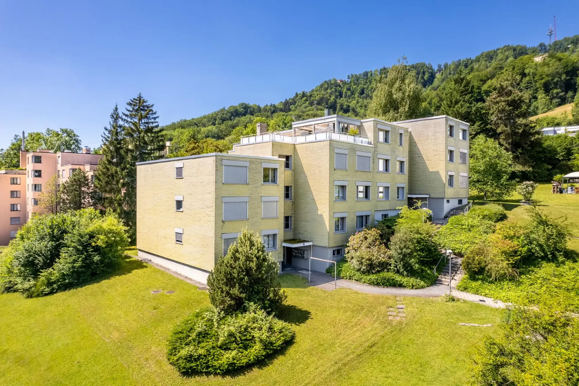 Wohnen im Grünen mit grossem Balkon
