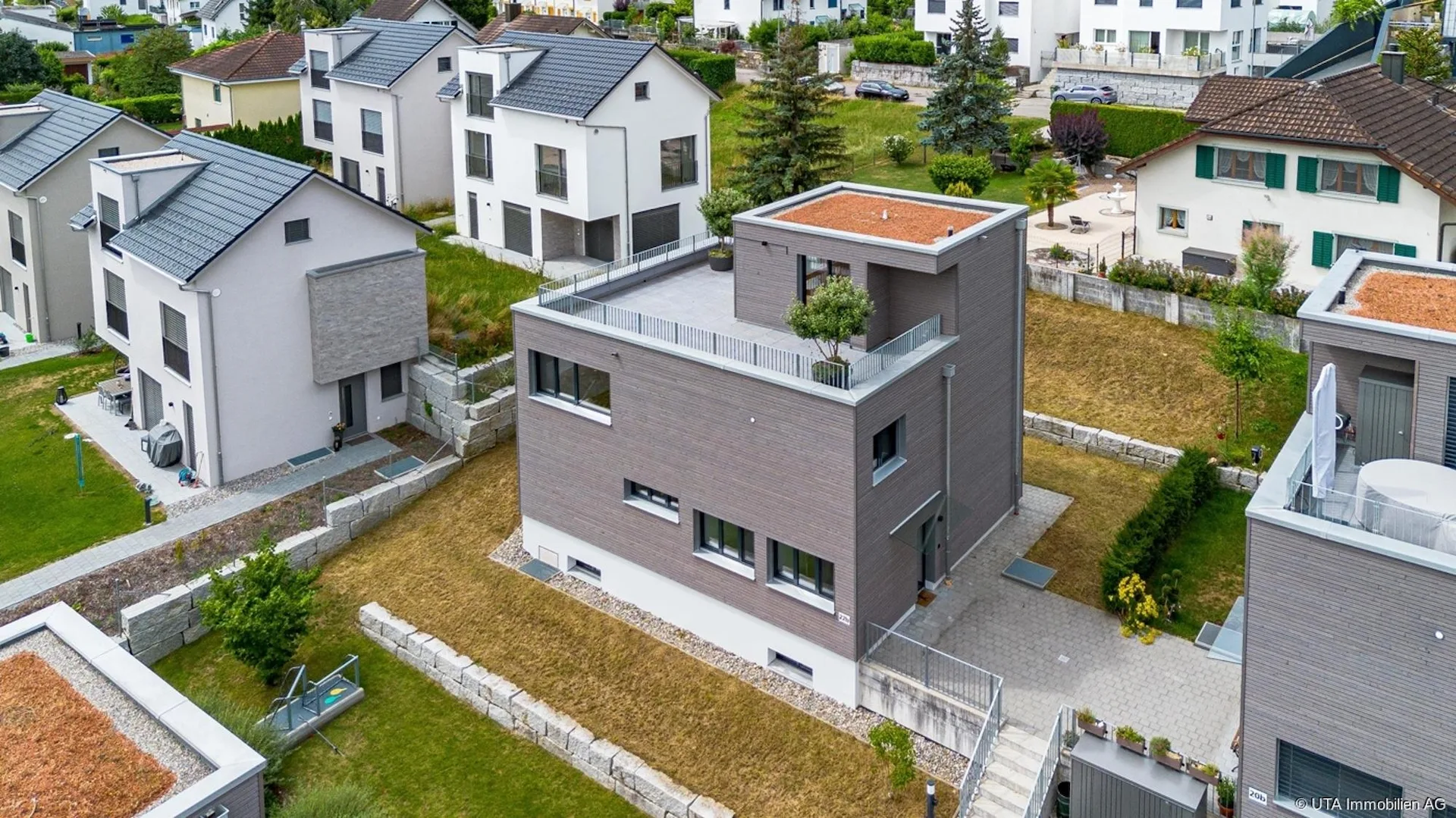 Neuwertiges Einfamilienhaus mit großzügigem Platzangebot und mehreren