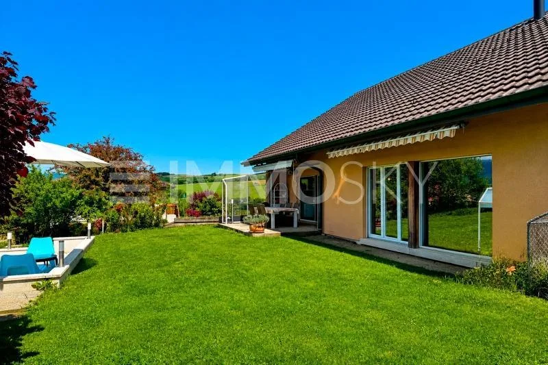 Spacieuse villa familiale à Chavornay avec piscine couverte