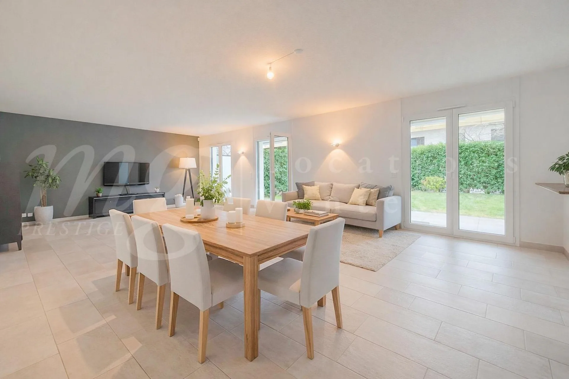 SUPERBE APPARTEMENT DE 7 PIECES - EN PIGNON - AVEC GRAND JARDIN PRIVATIF AUTOUR DE 340 m2 - 4 chambres à coucher