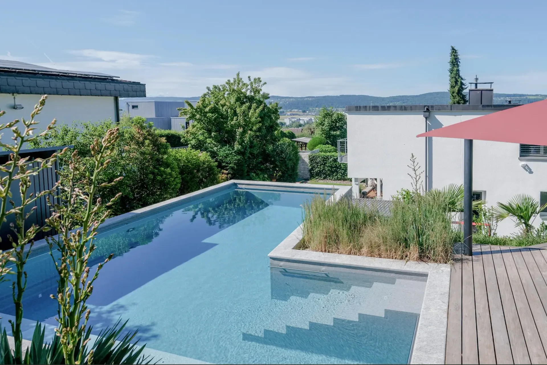 Pool, Privatsphäre und Natur in perfekter Balance