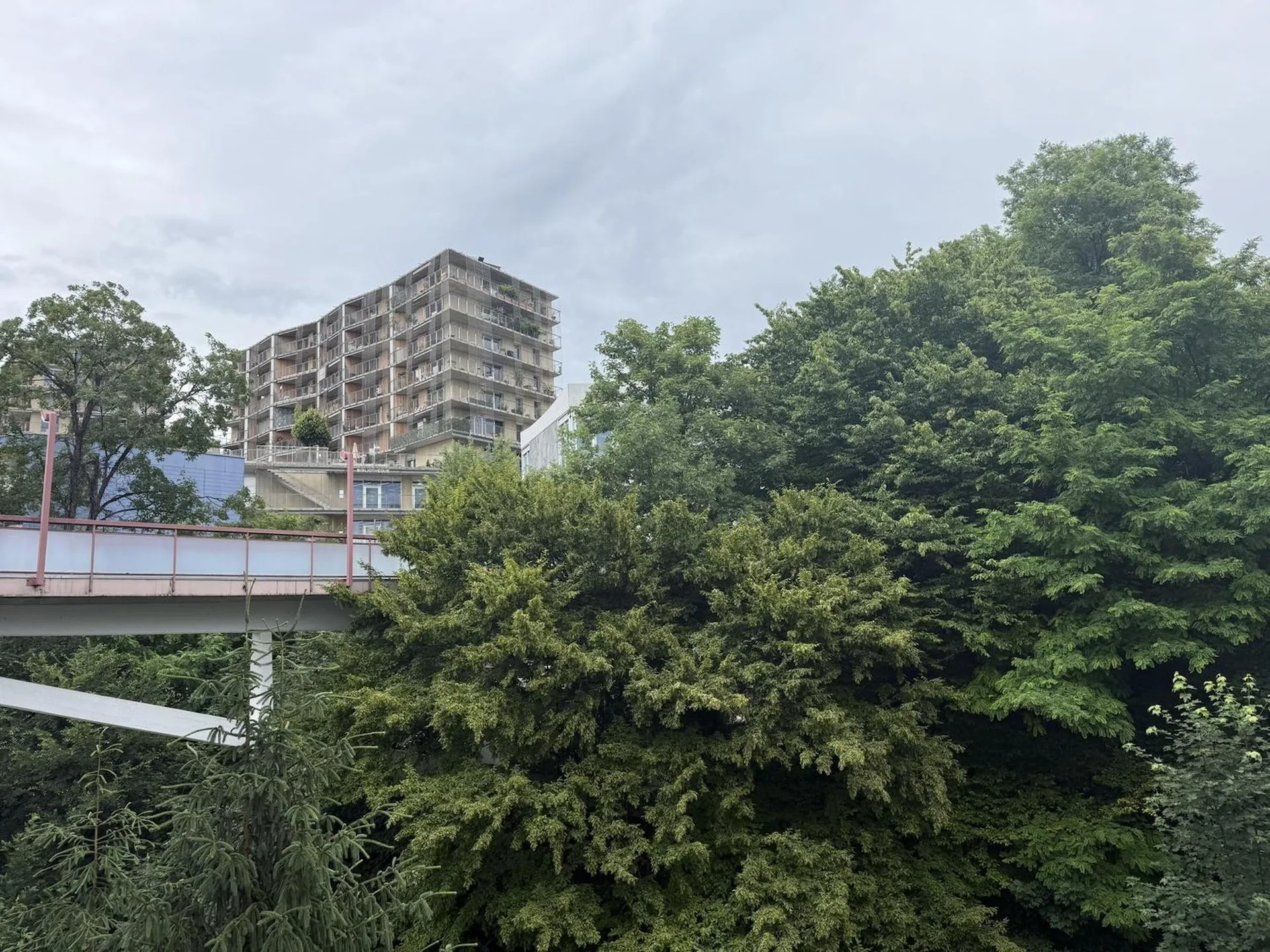 Prés du Chuv studio spazieuz avec cuisine top moderne et renové!!!