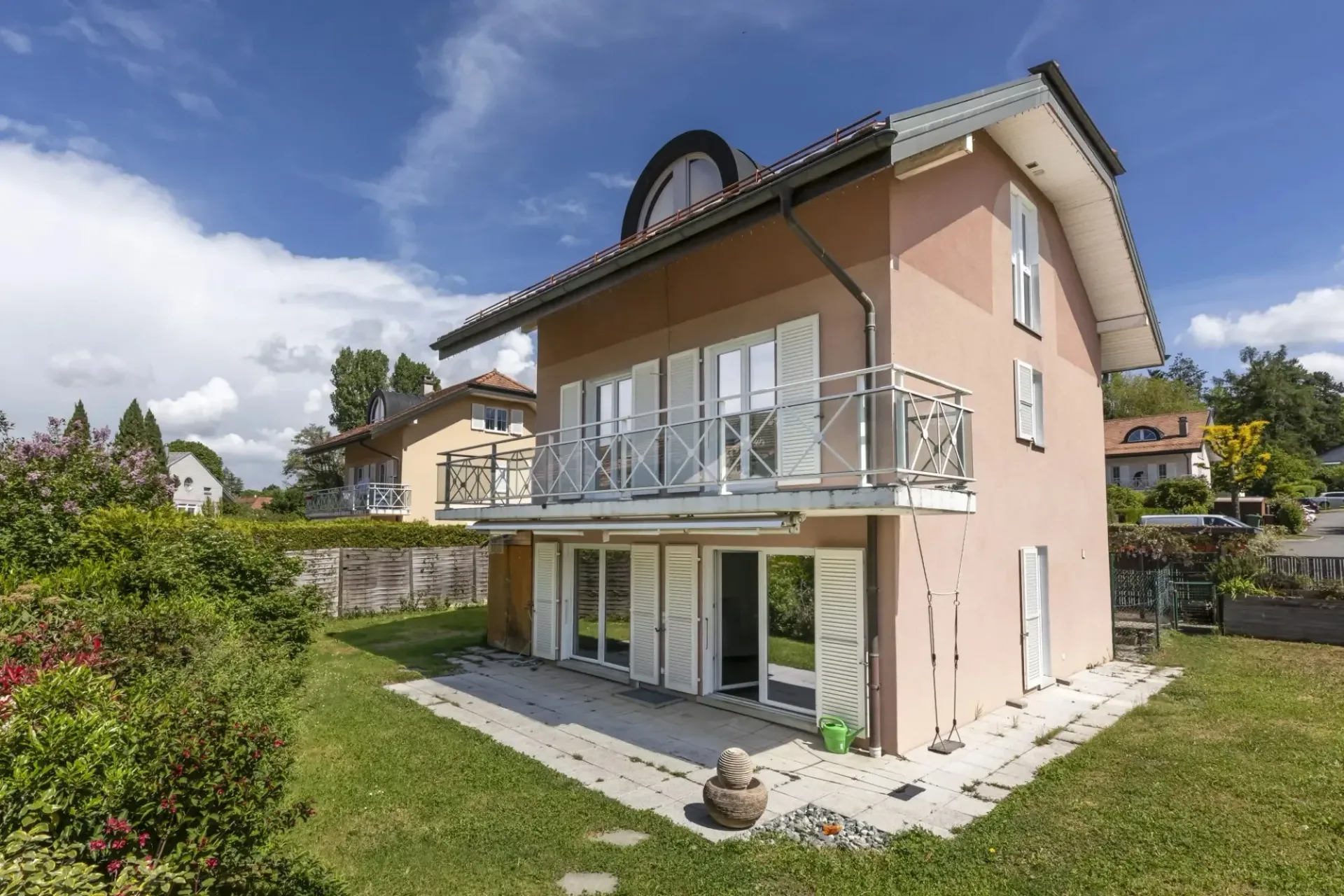7,5-Zimmer-Villa am Ende einer Doppel-Sackgasse, in einer außergewöhnlich ruhigen Wohngegend gelegen