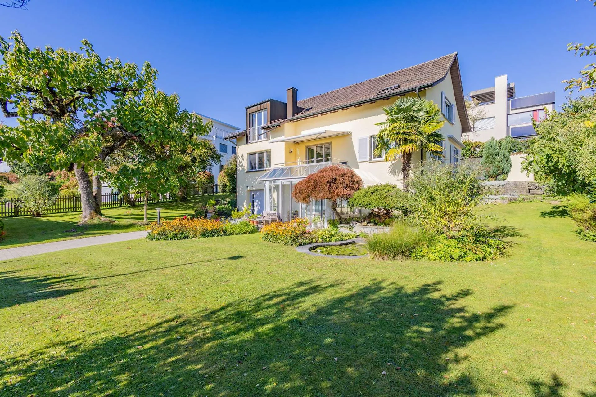Maison unifamiliale de 6,5 pièces à Bassersdorf avec vue lointaine