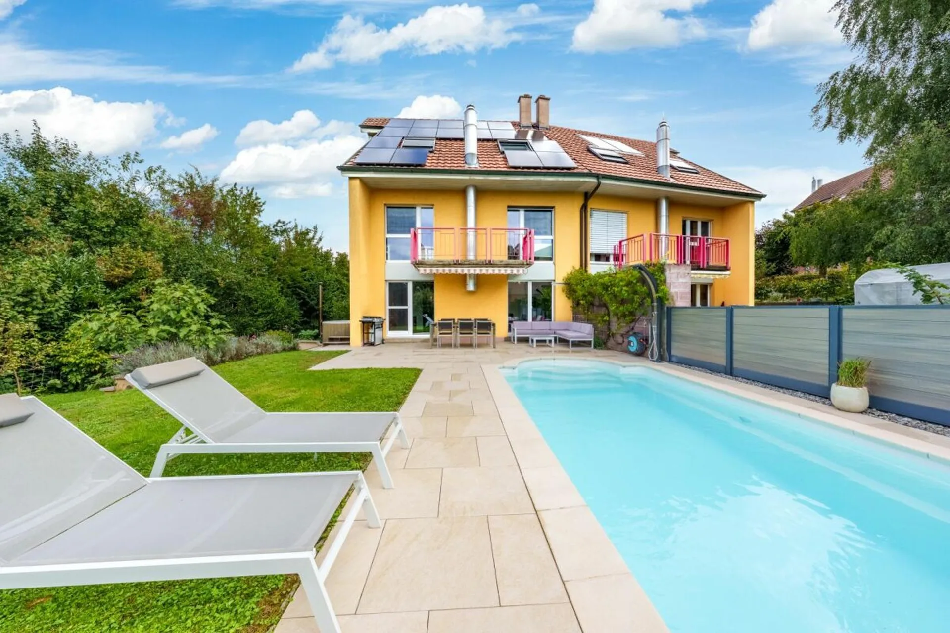 Magnifique villa d'architecte de 7.5 pièces avec piscine chauffée et jacuzzi à Corcelles-près-Payerne