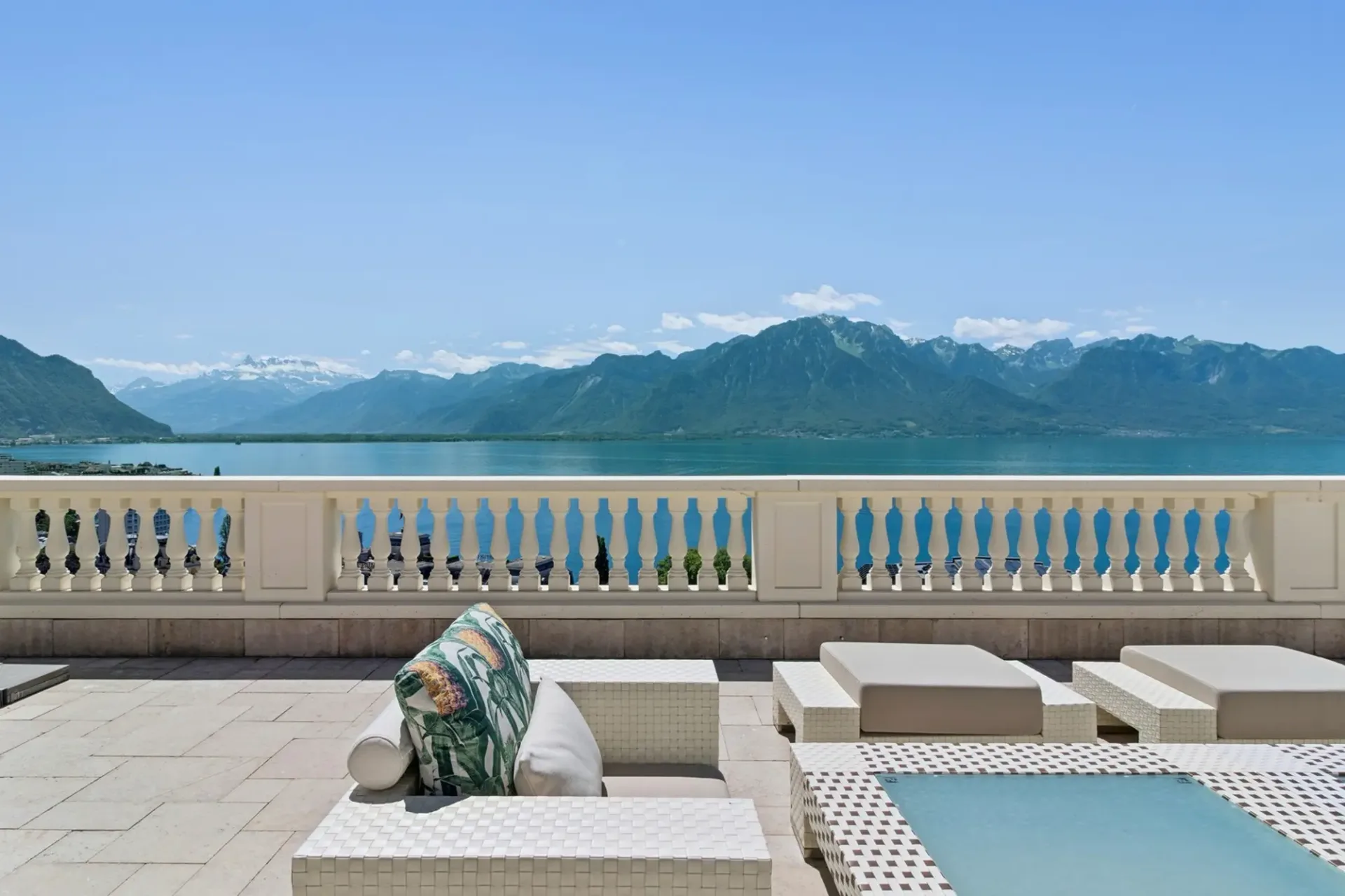 appartement de 2 chambres avec vue sur le lac et excellente position.