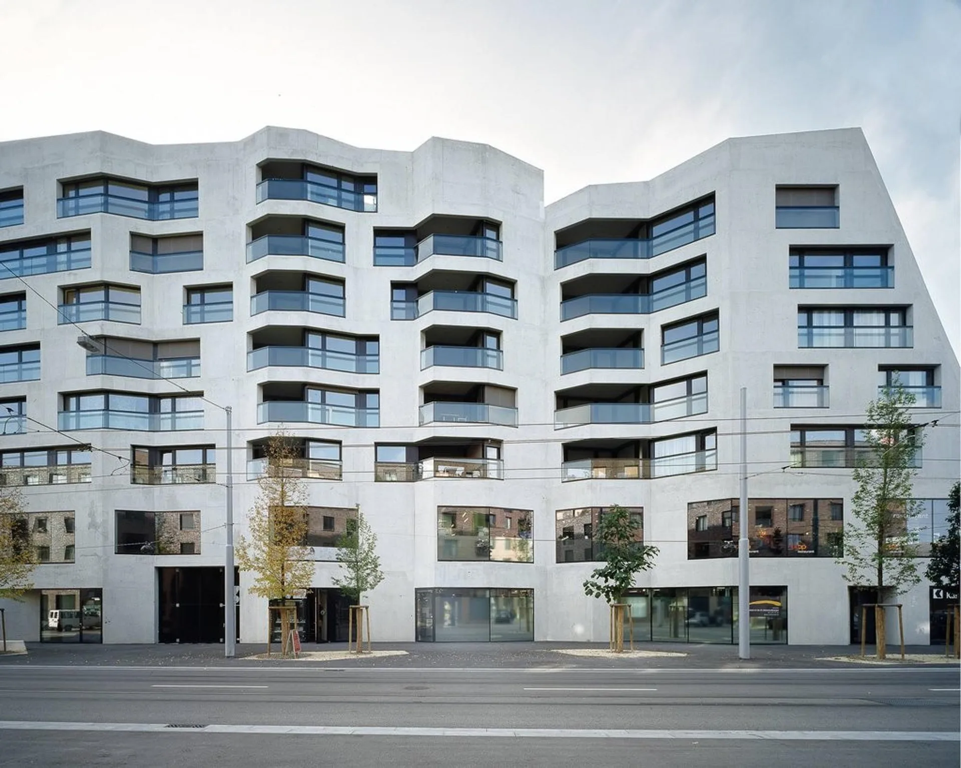 Moderne Stadtwohnung: Licht, Loggia & Lage über den Dächern