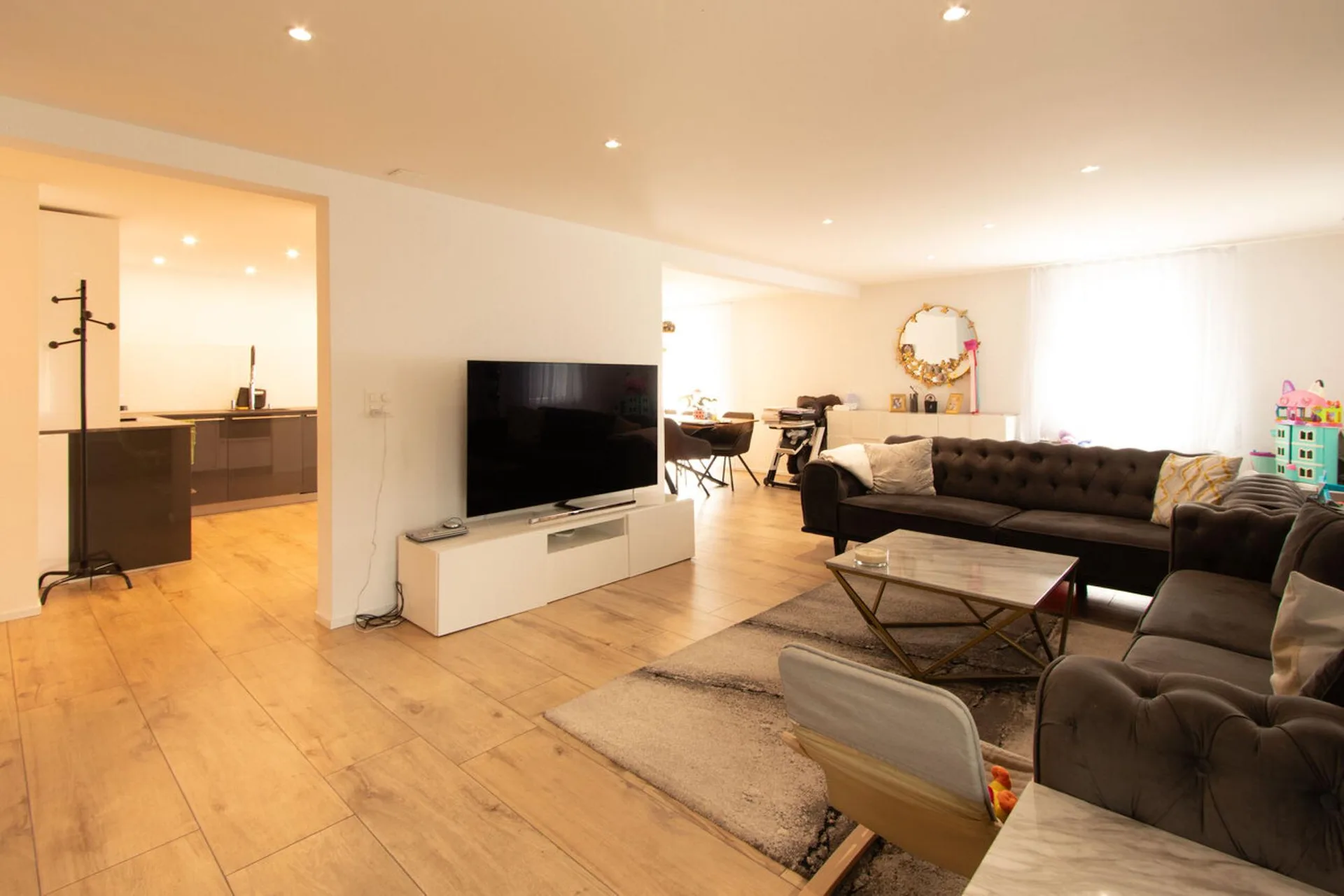 Grosszügige 5.5-Zimmer-Duplexwohnung an ruhiger Lage in Gurmels