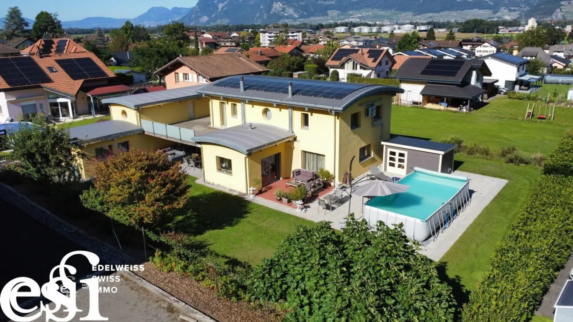 Geräumige Einzelvilla mit 5.5 Zimmern und Anbau in Muraz