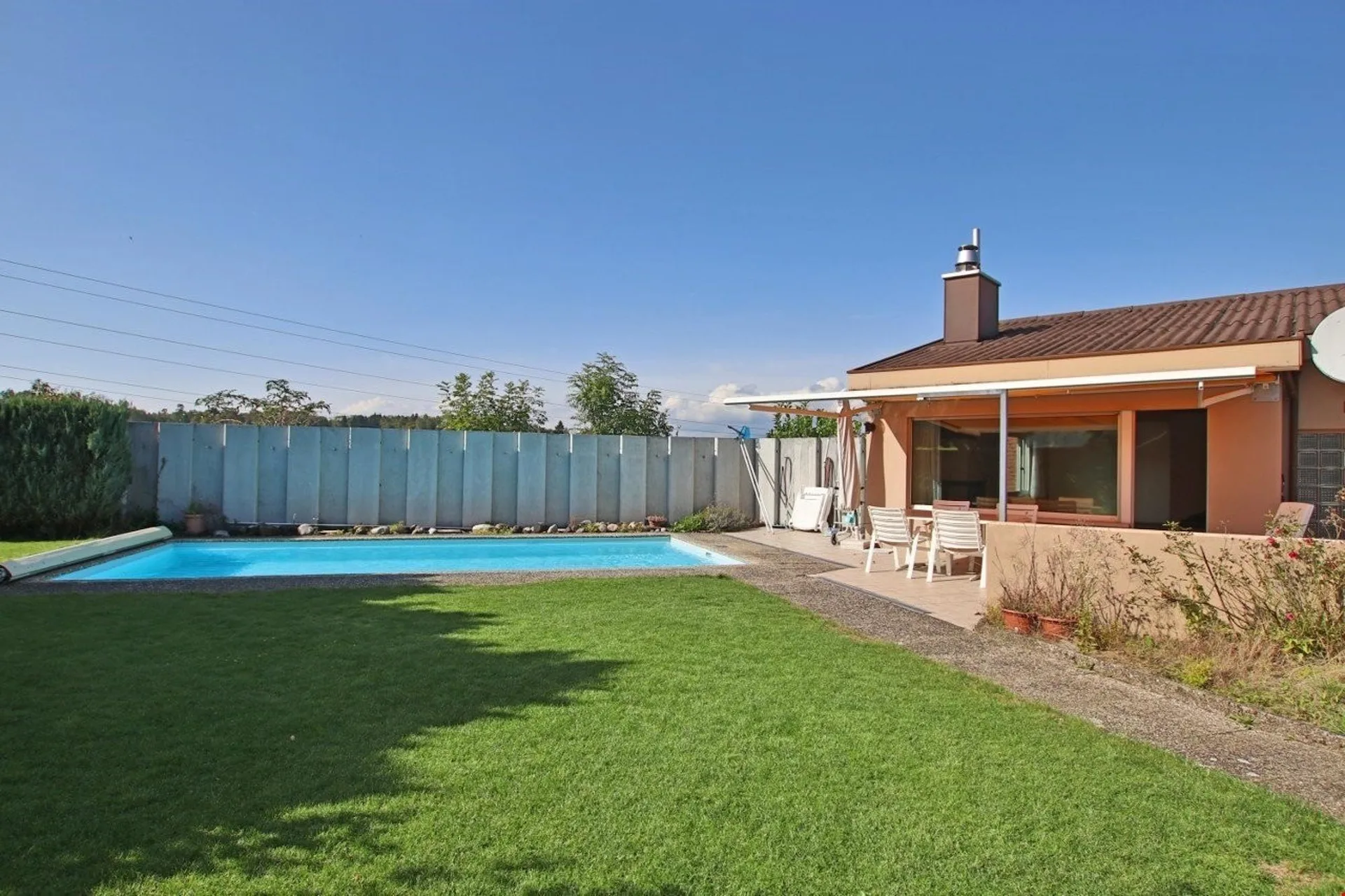 Maison de vacances avec piscine privée et beaucoup d'espace pour les personnes, les animaux et les véhicules